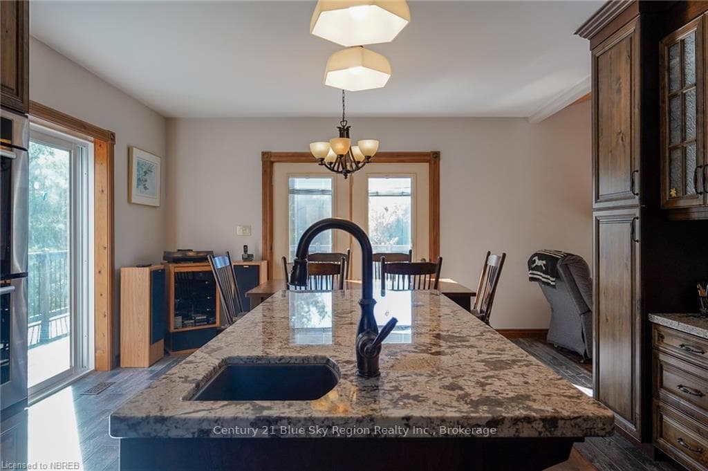 170 NIAGARA Road photo 18