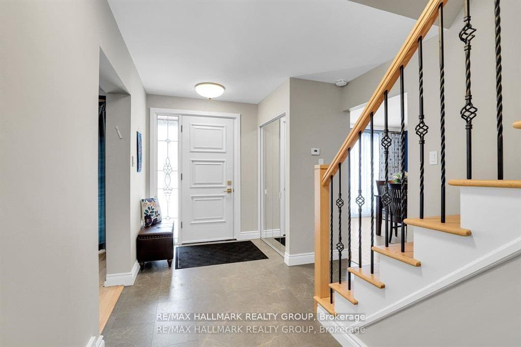 1712 Playfair Drive photo 5