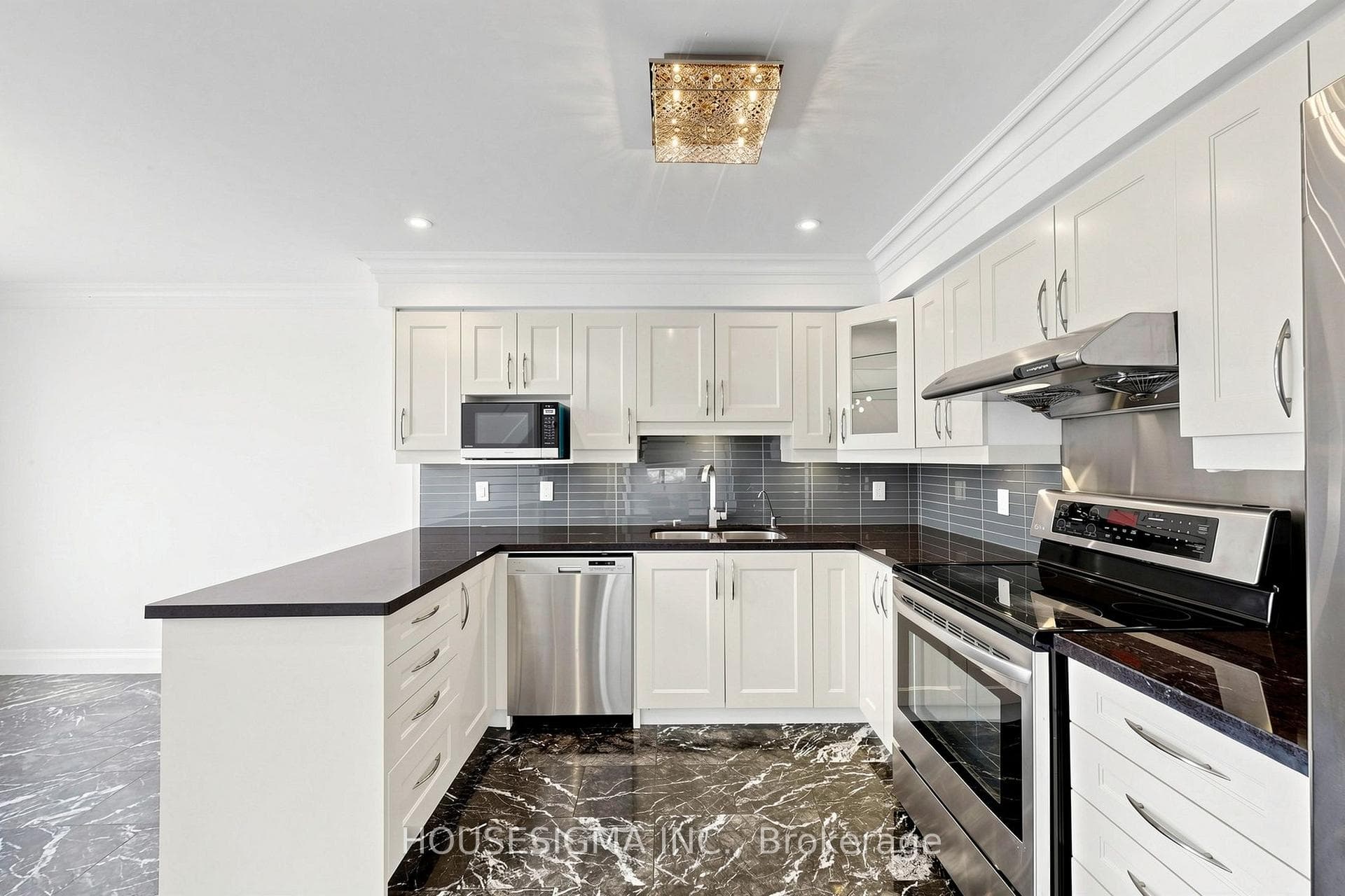 83 Mondeo Drive Unit 220 photo 11