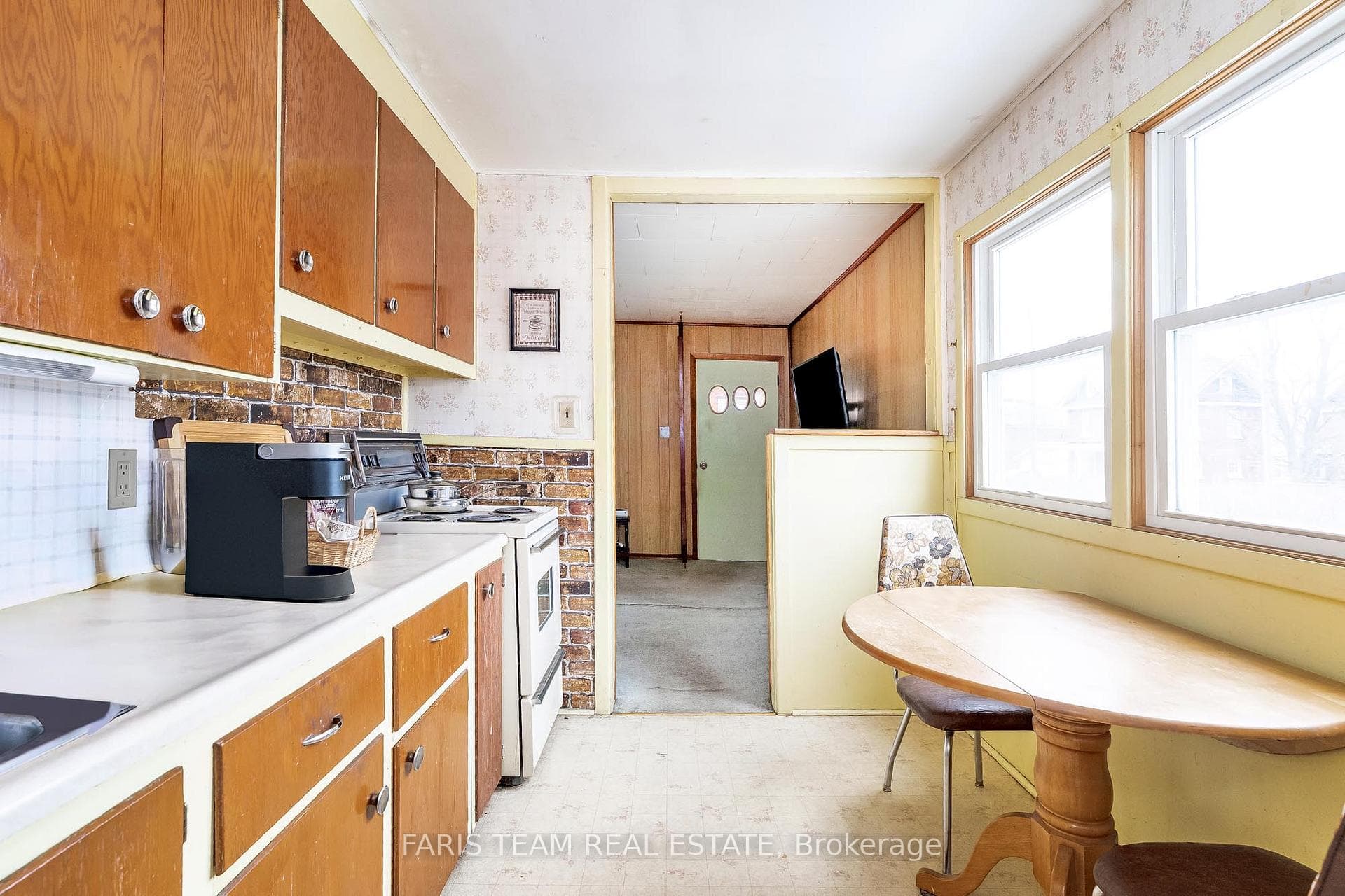 381 Hannah Street photo 4