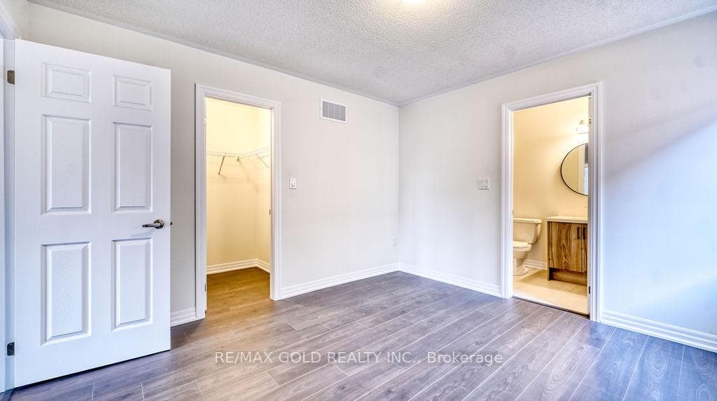 74 Northrop Avenue photo 35