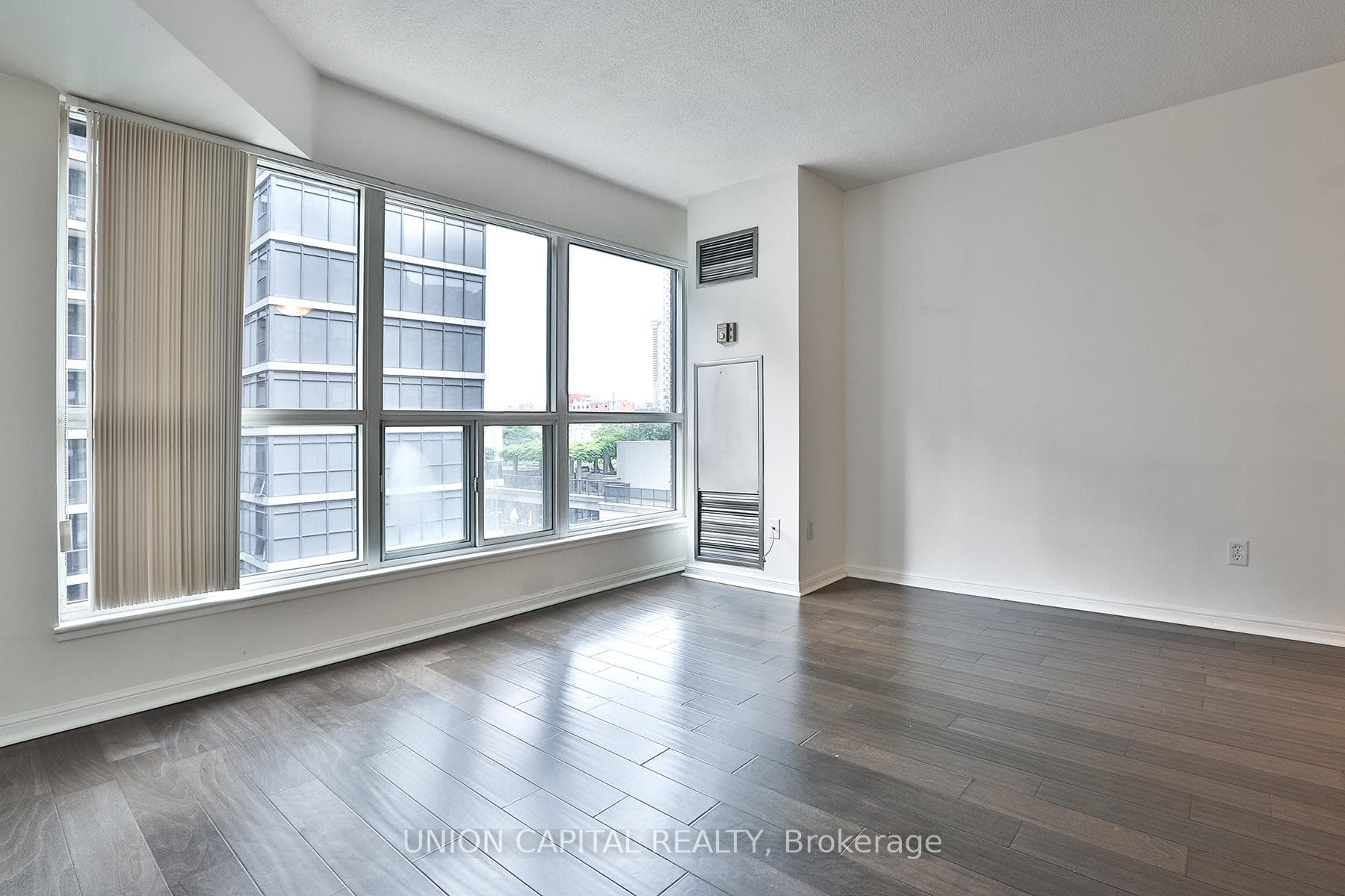 7 Carlton Street Unit 602 photo 10