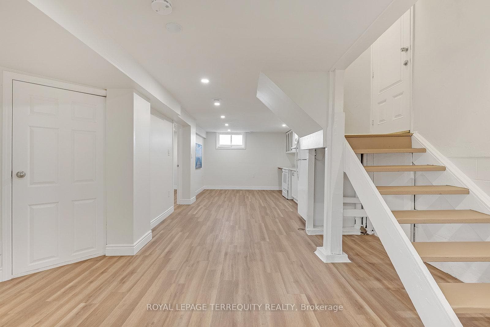 35 Redwater Drive photo 27