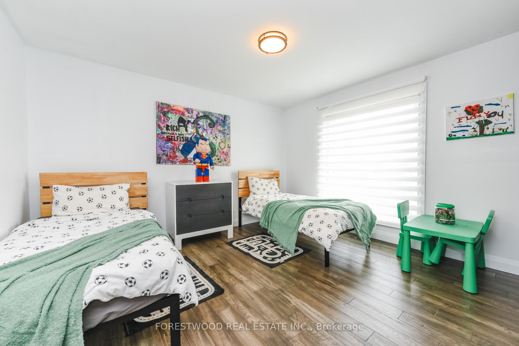 1690 Saltdene Terrace photo 16