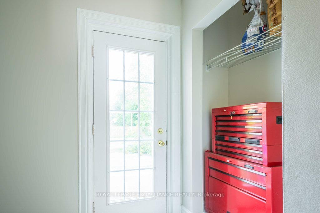 137 Foster Avenue photo 19