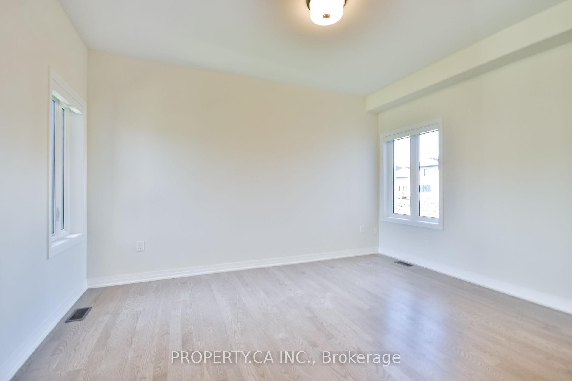 3152 Searidge Street photo 6