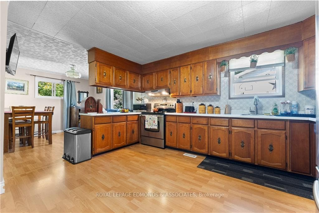 341 METCALFE Street photo 10