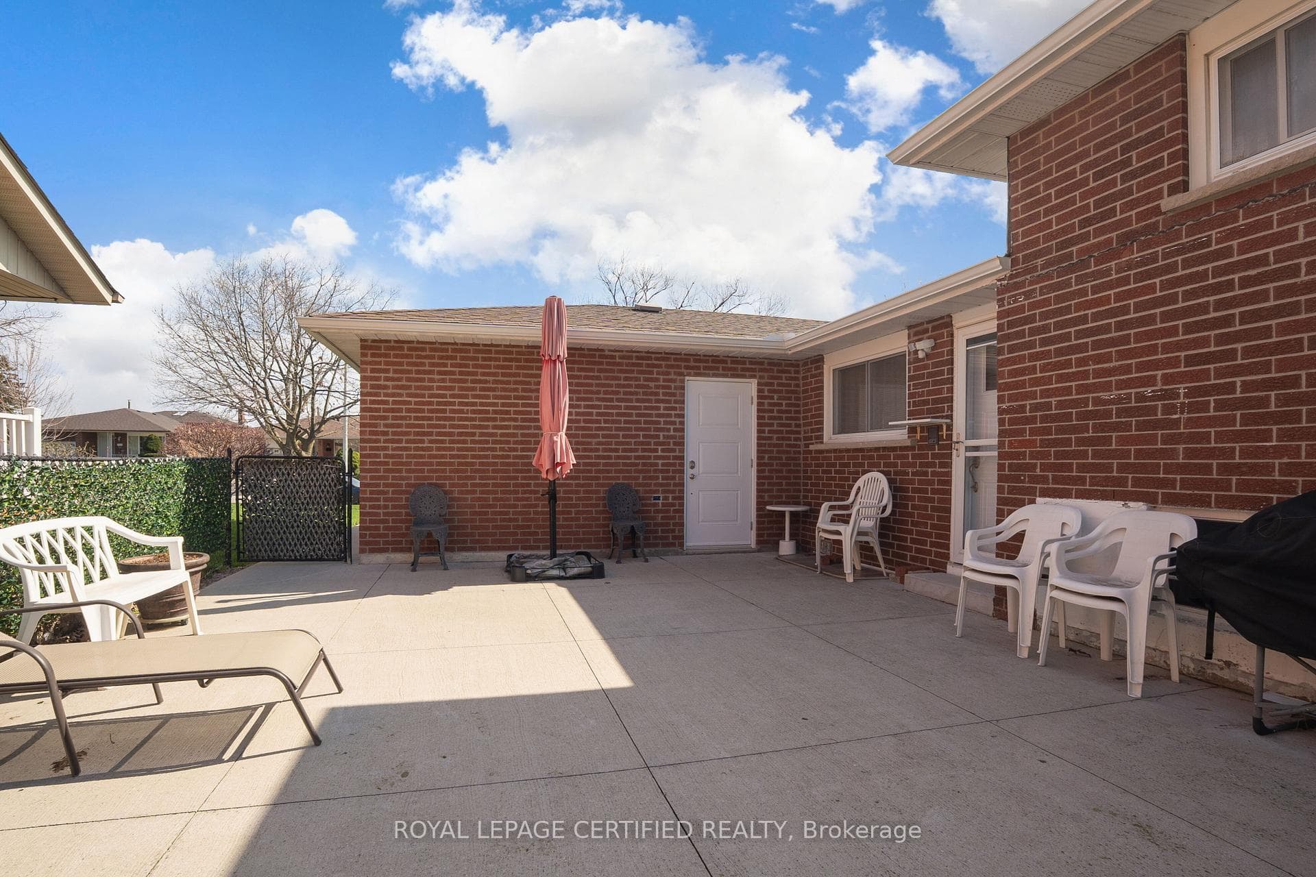 64 Malcolm Crescent photo 26