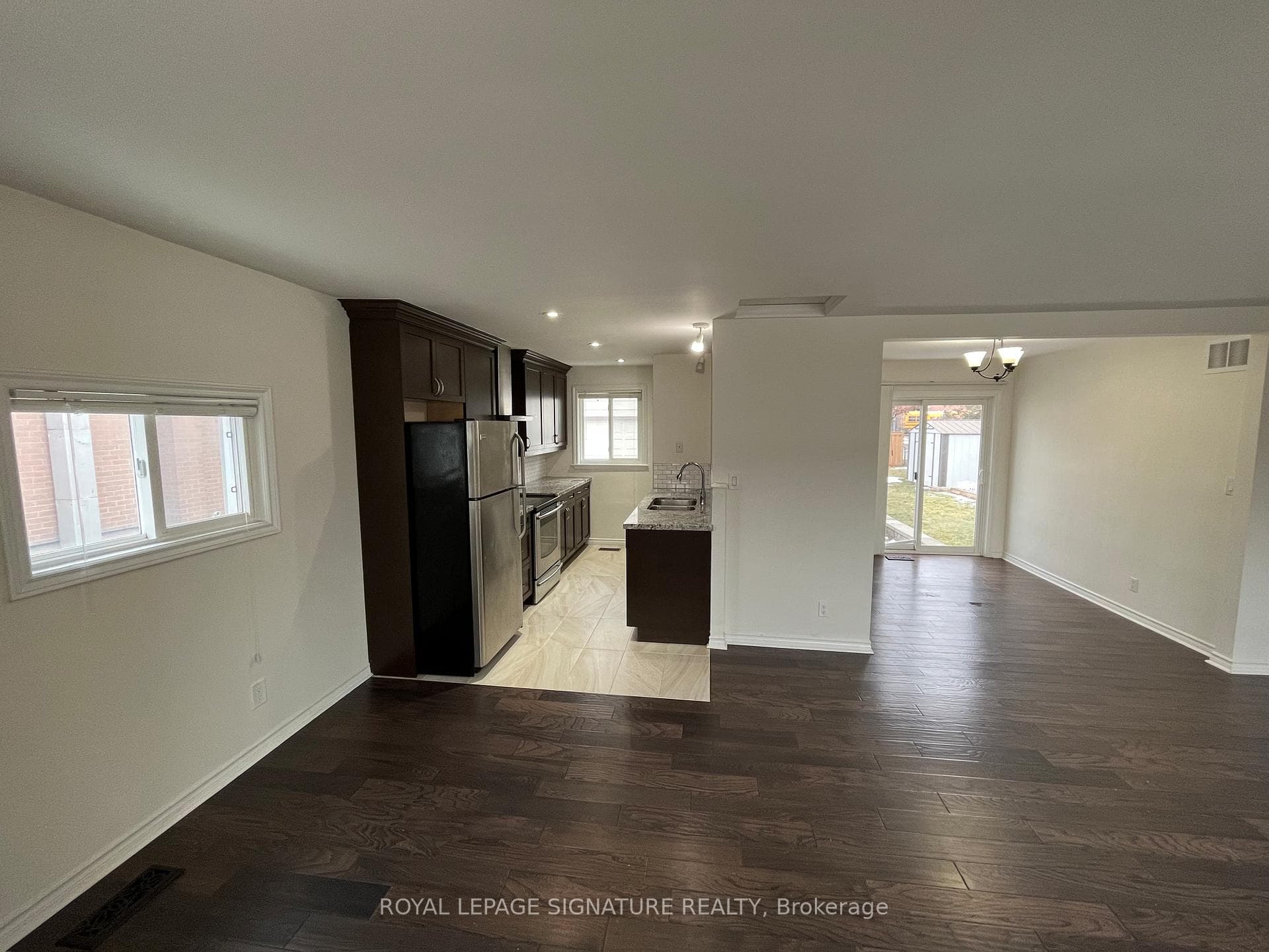 175 Martha Crescent Unit Main photo 4
