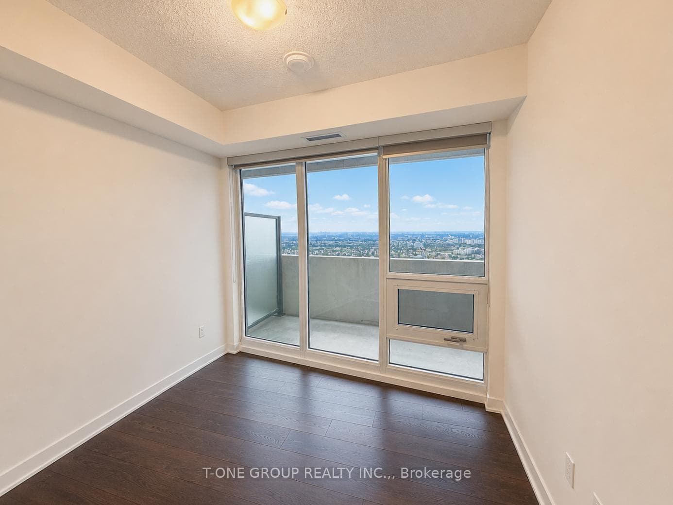 2221 Yonge Street Unit 5409 photo 8