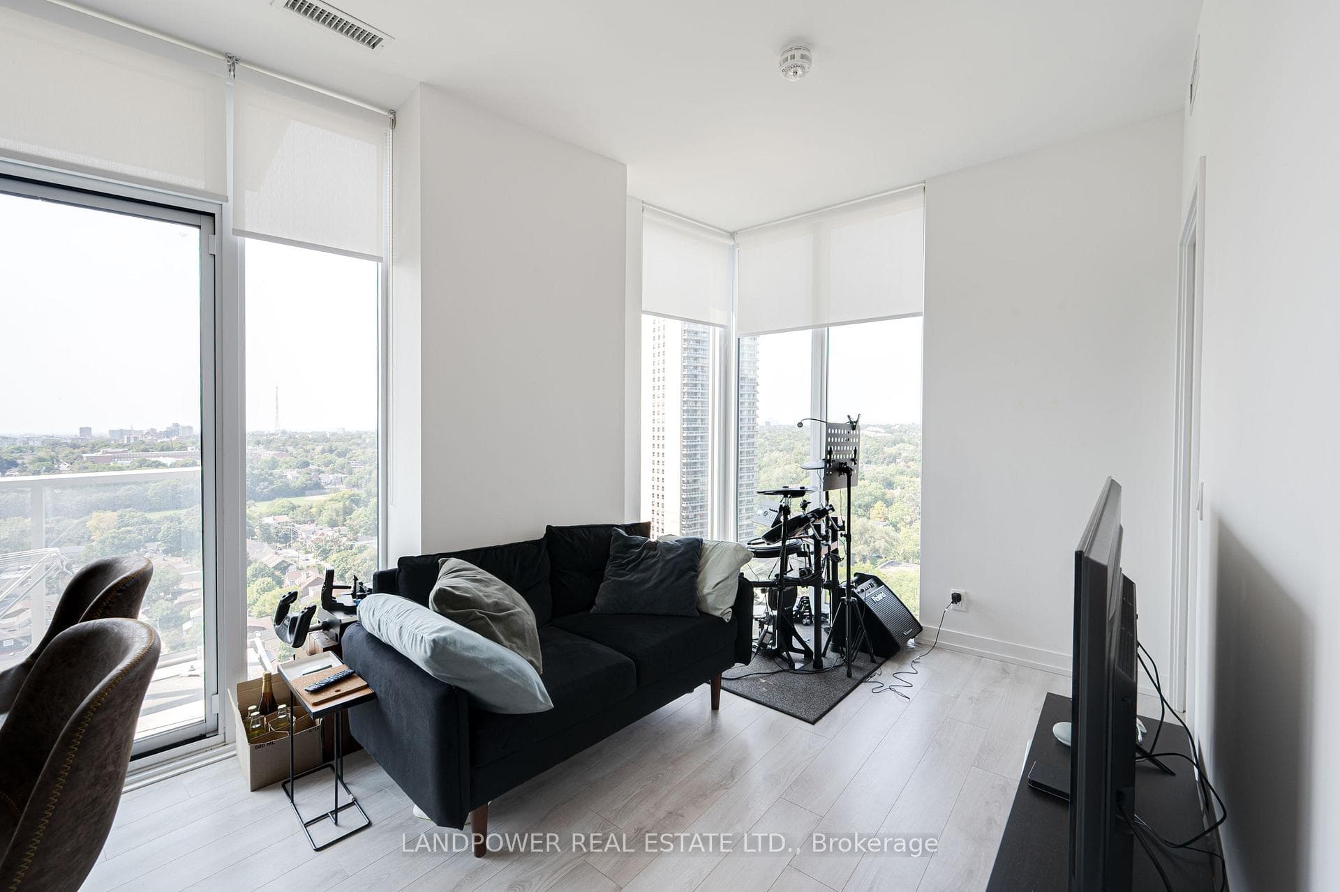 33 Helendale Avenue Unit 1512 photo 18