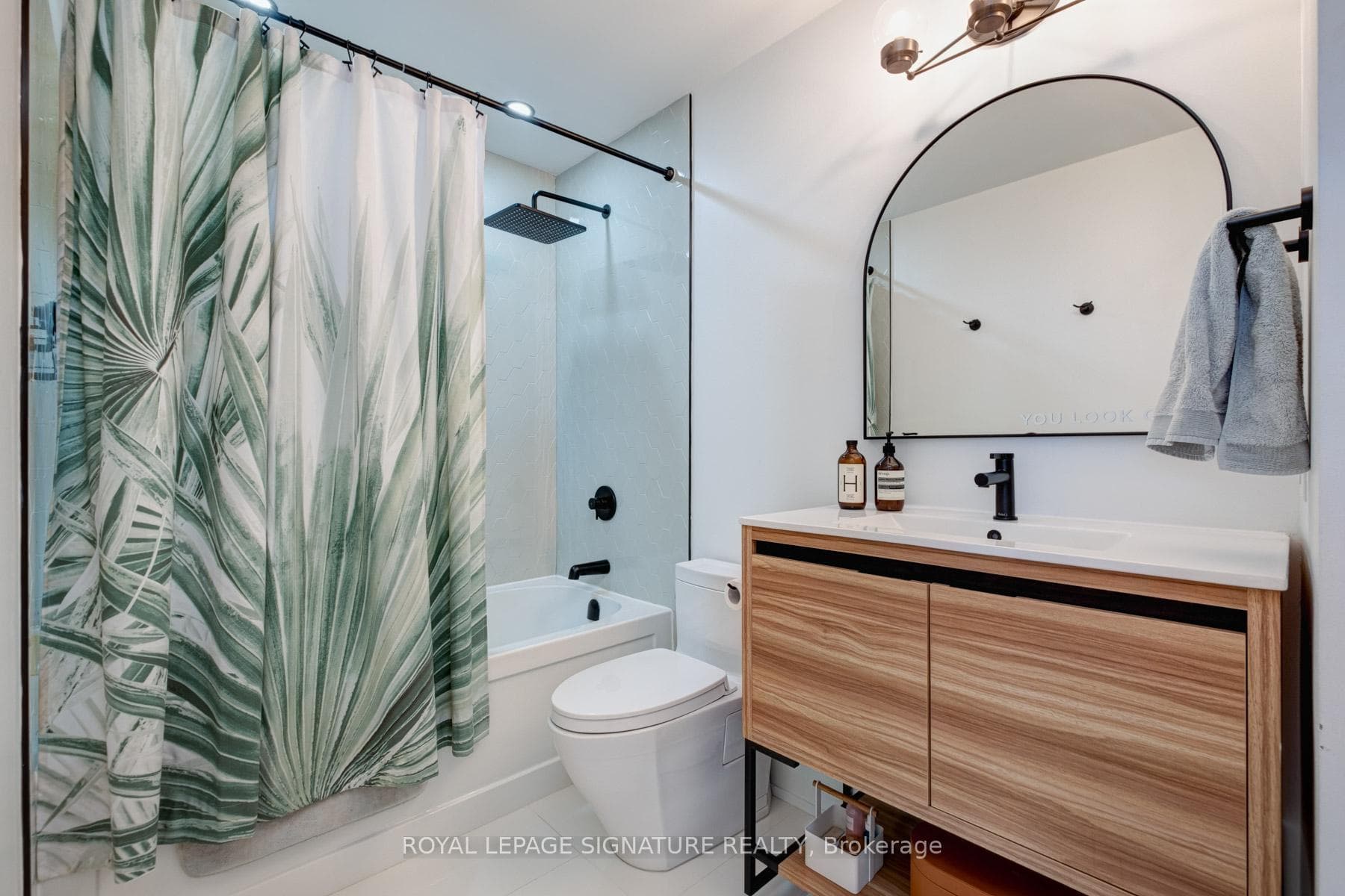 30 Roehampton Avenue Unit 906 photo 12