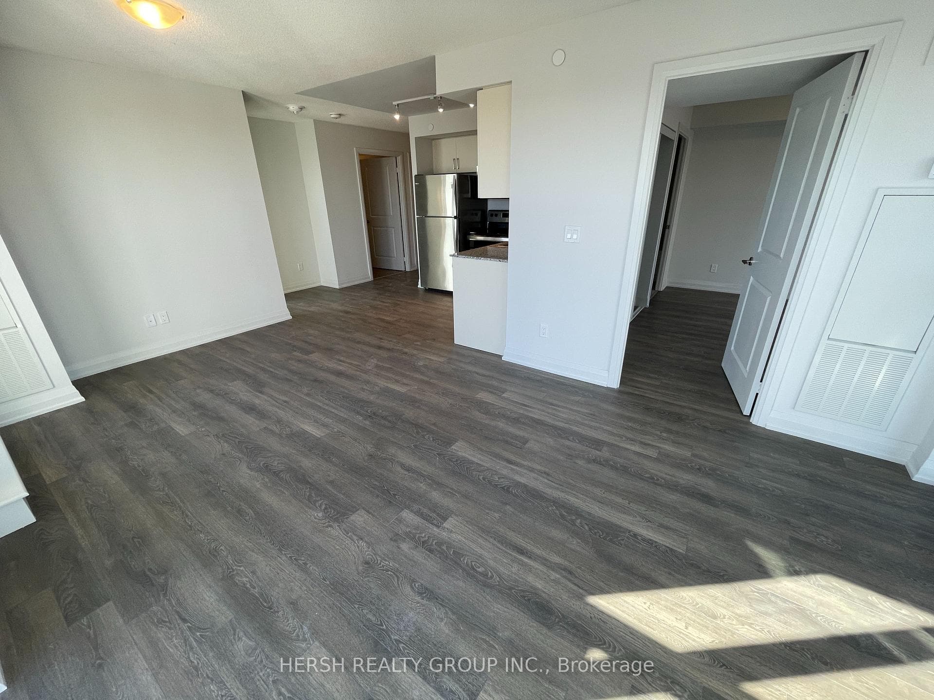 20 Meadowglen Place Unit 904 photo 21