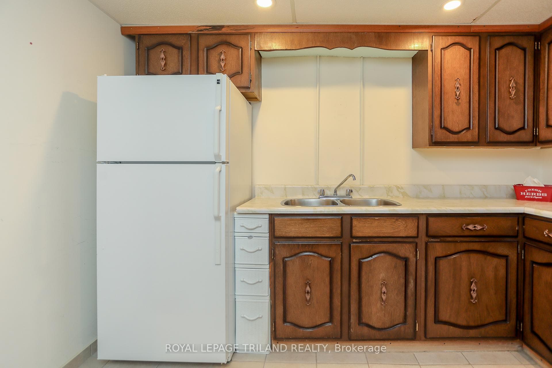 77 Monmore Road photo 28