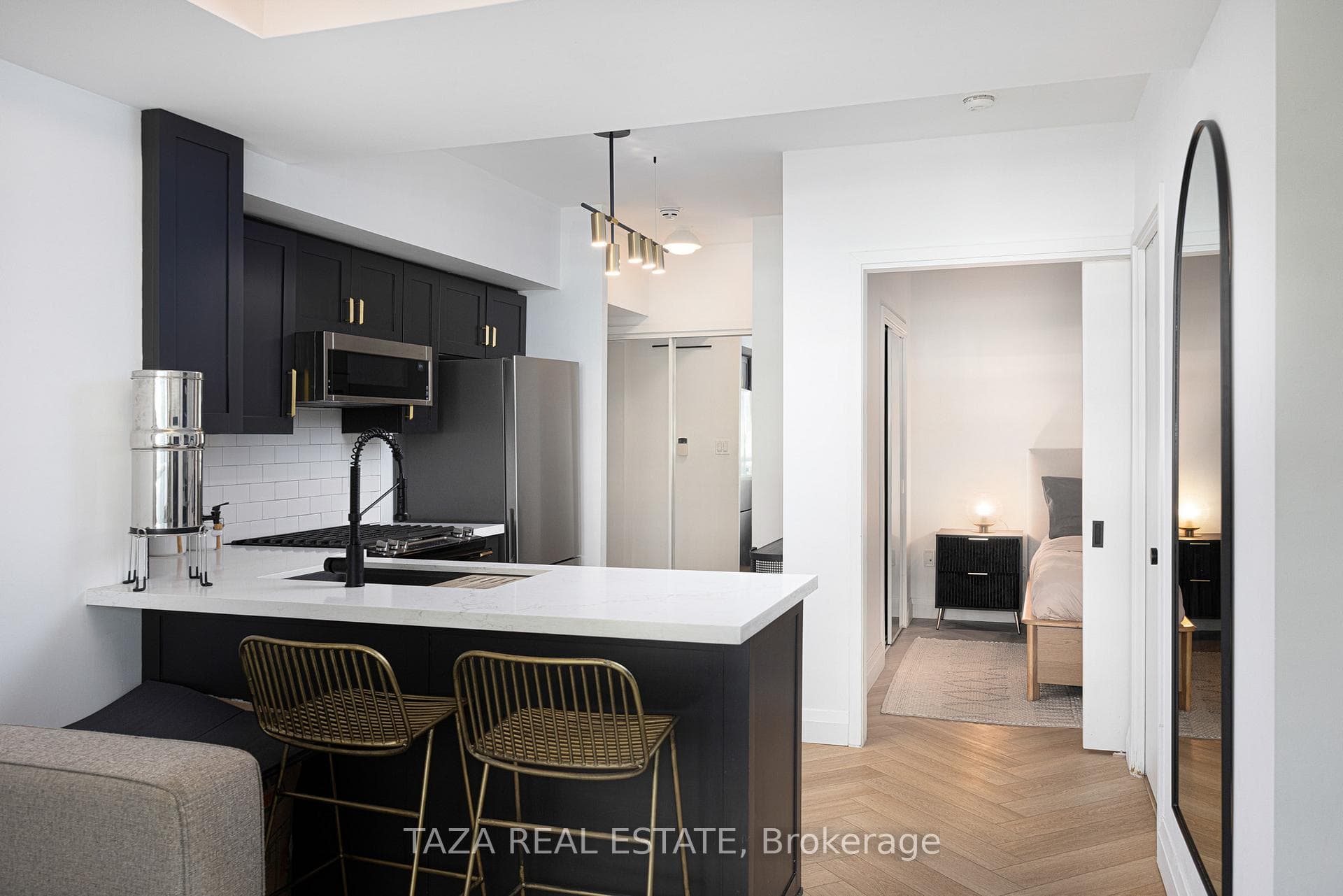 10 Navy Wharf Court Unit 1705 photo 12