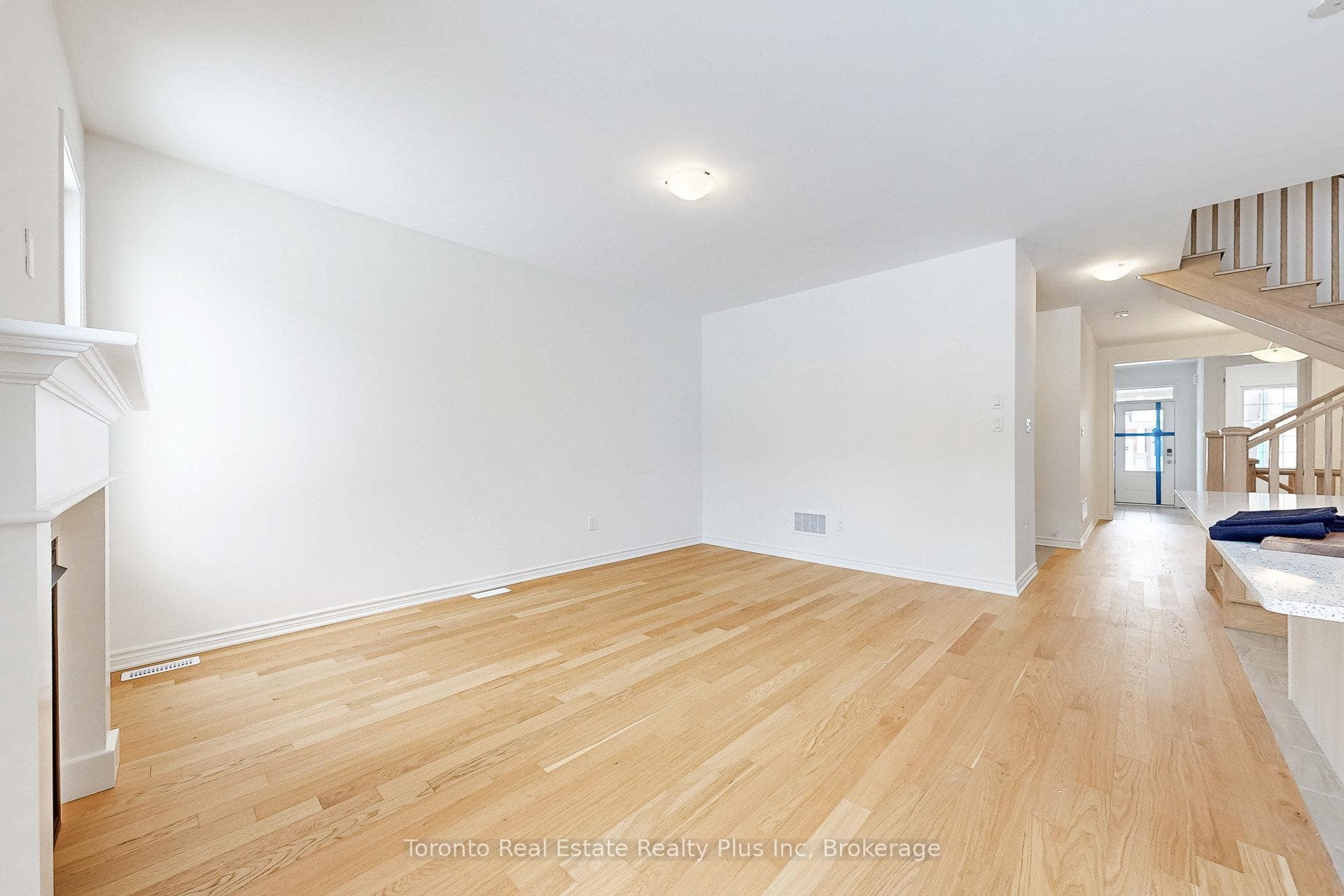1476 Melville bonus Crescent photo 26