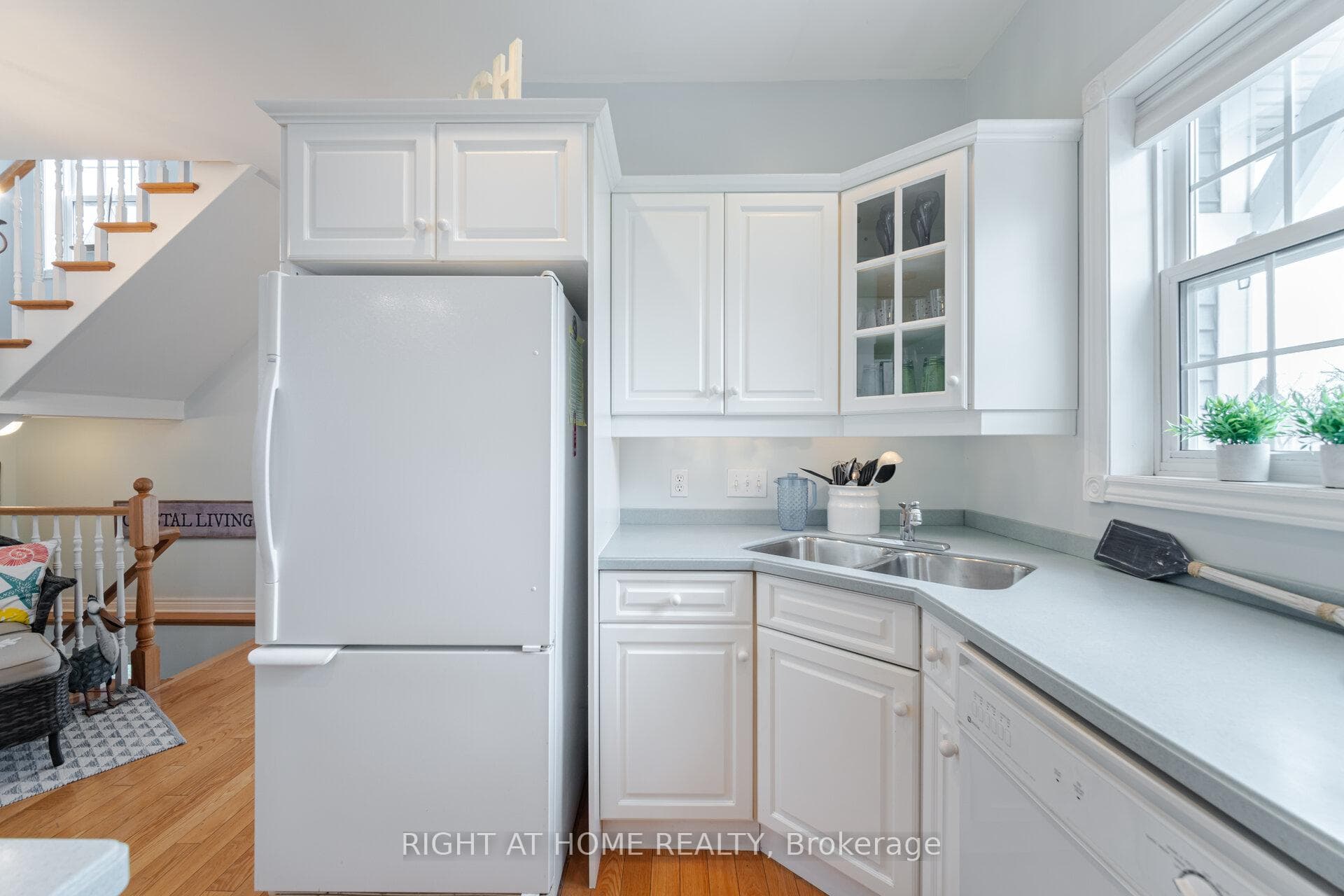 37 Newport Beach Boulevard photo 13