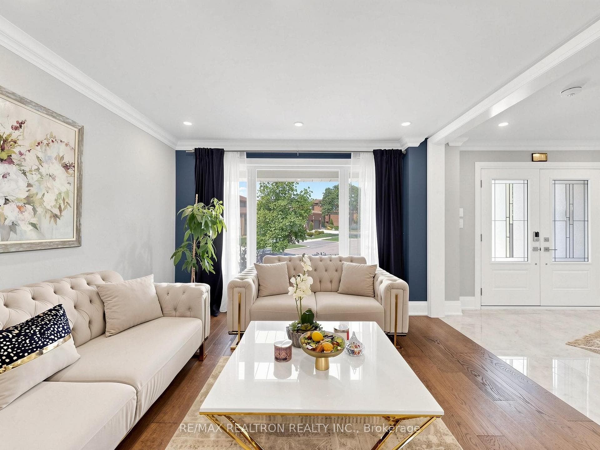 132 Stilecroft Drive photo 3