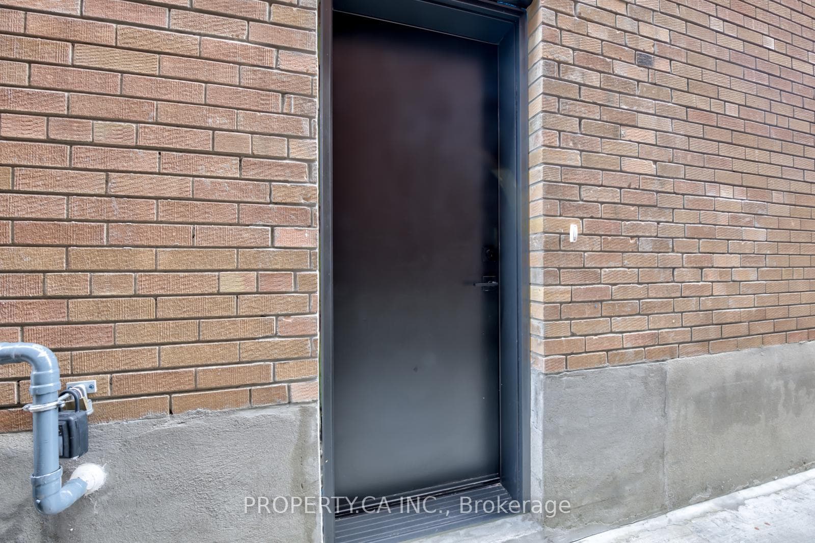 572 Palmerston Avenue Unit Lower photo 10