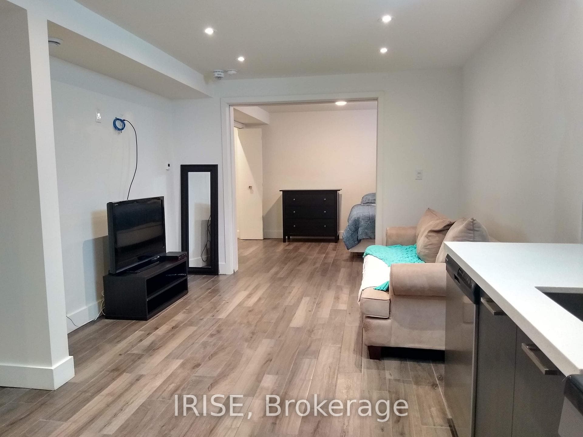 11 Donmore Avenue Unit Lower photo 4