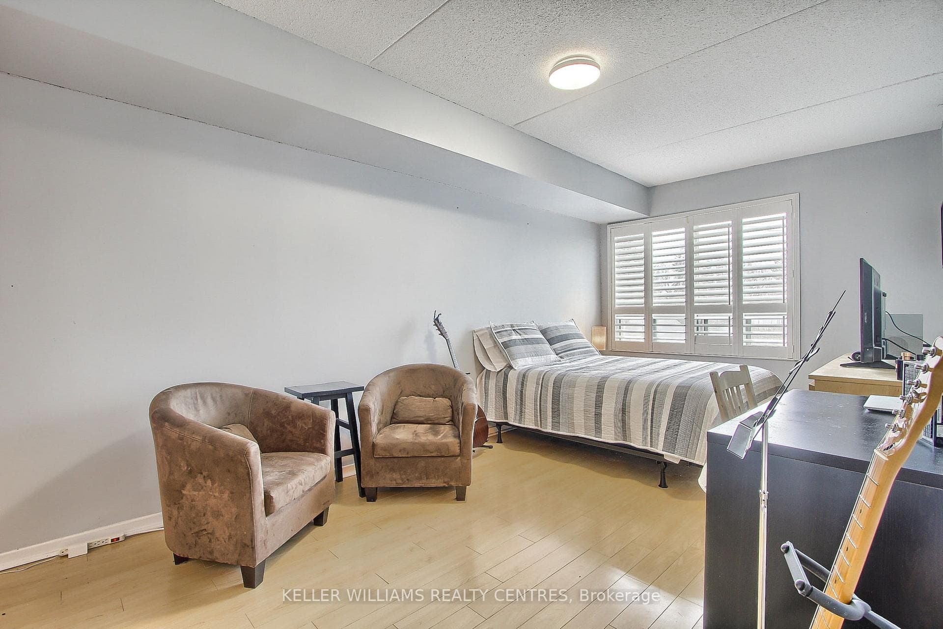 160 Wellington Street Unit 302 photo 19