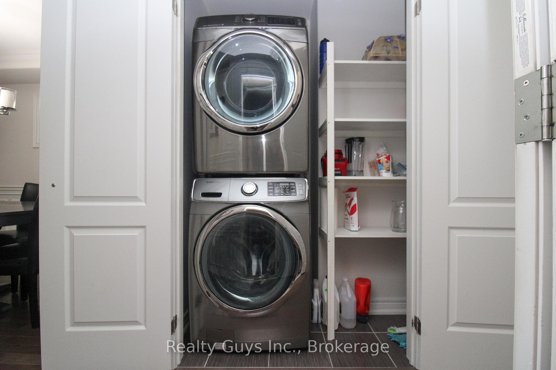 570 Grange Way photo 32