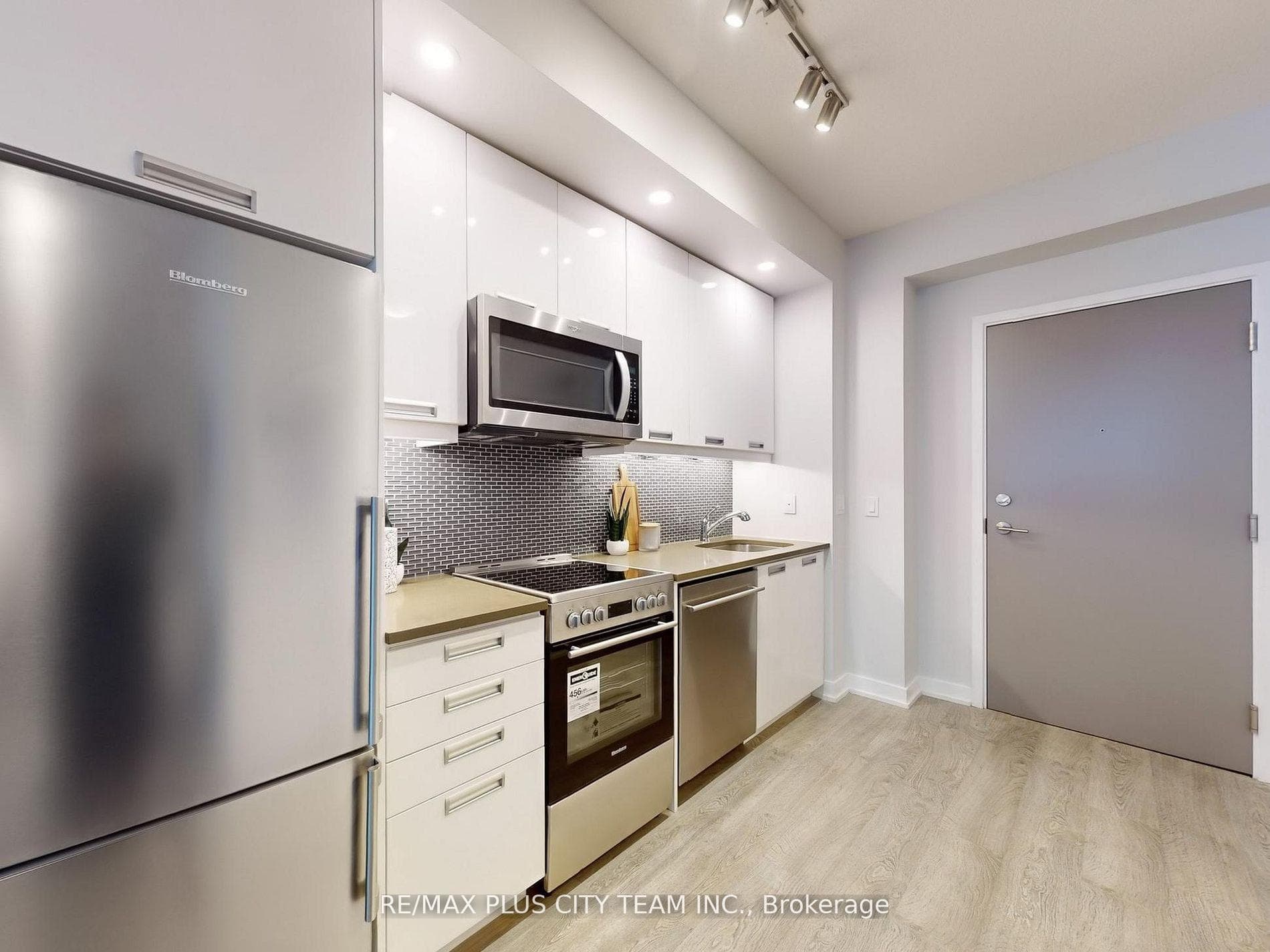 99 John Street Unit 2405 photo 8