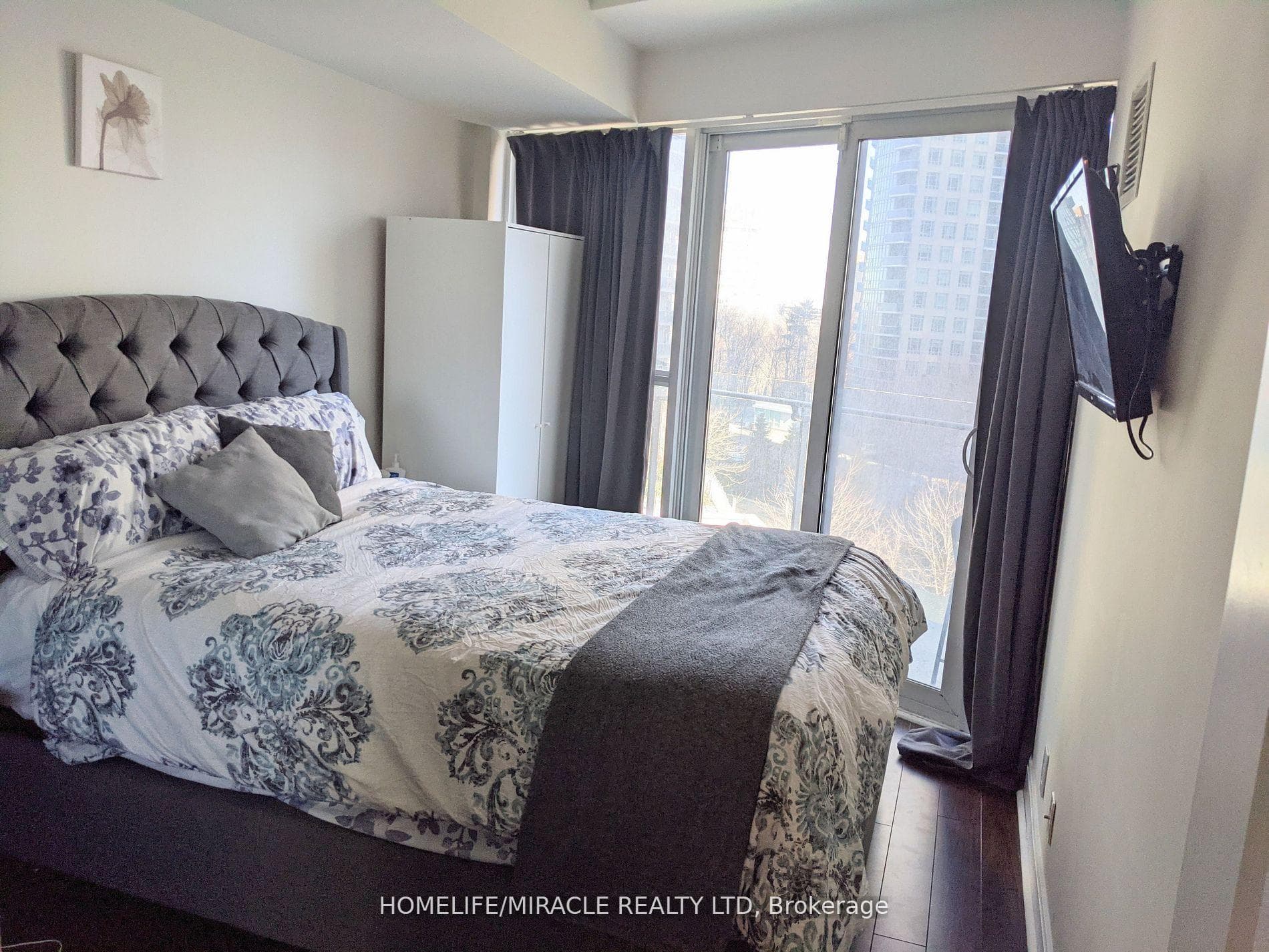 50 Absolute Avenue Unit 404 photo 7