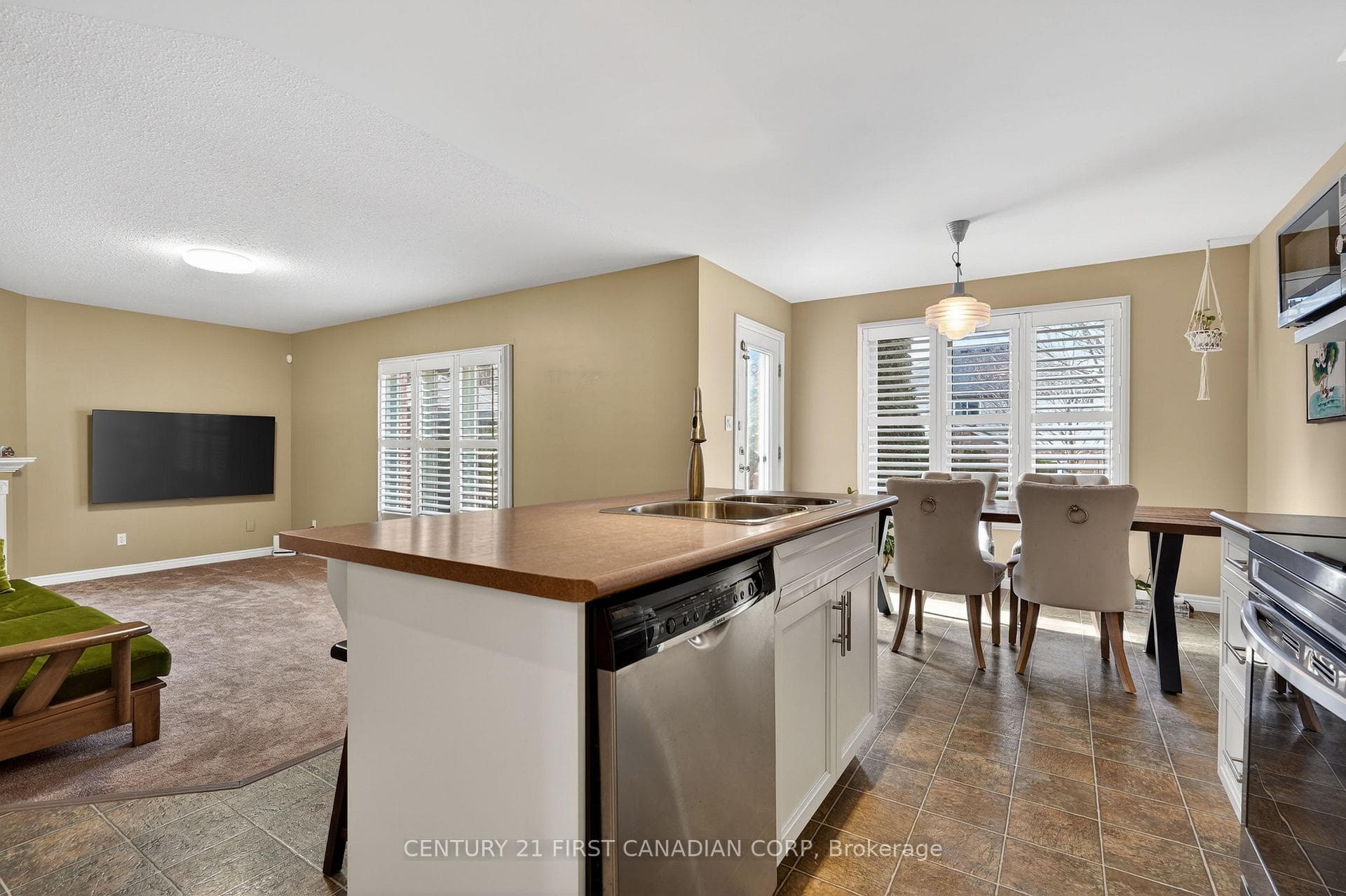 1063 Thornley Street photo 15