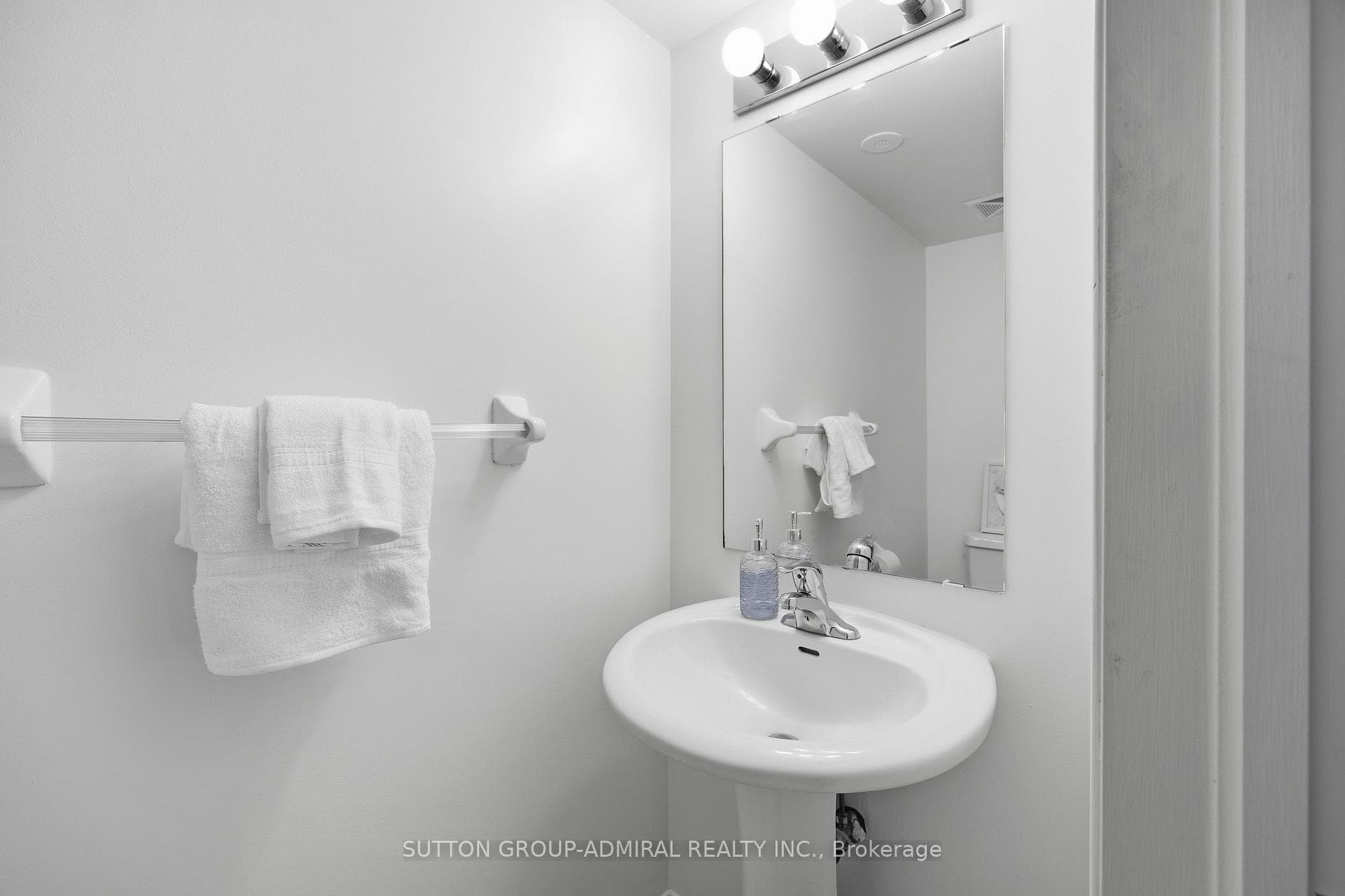 308 John Street Unit 216 photo 15