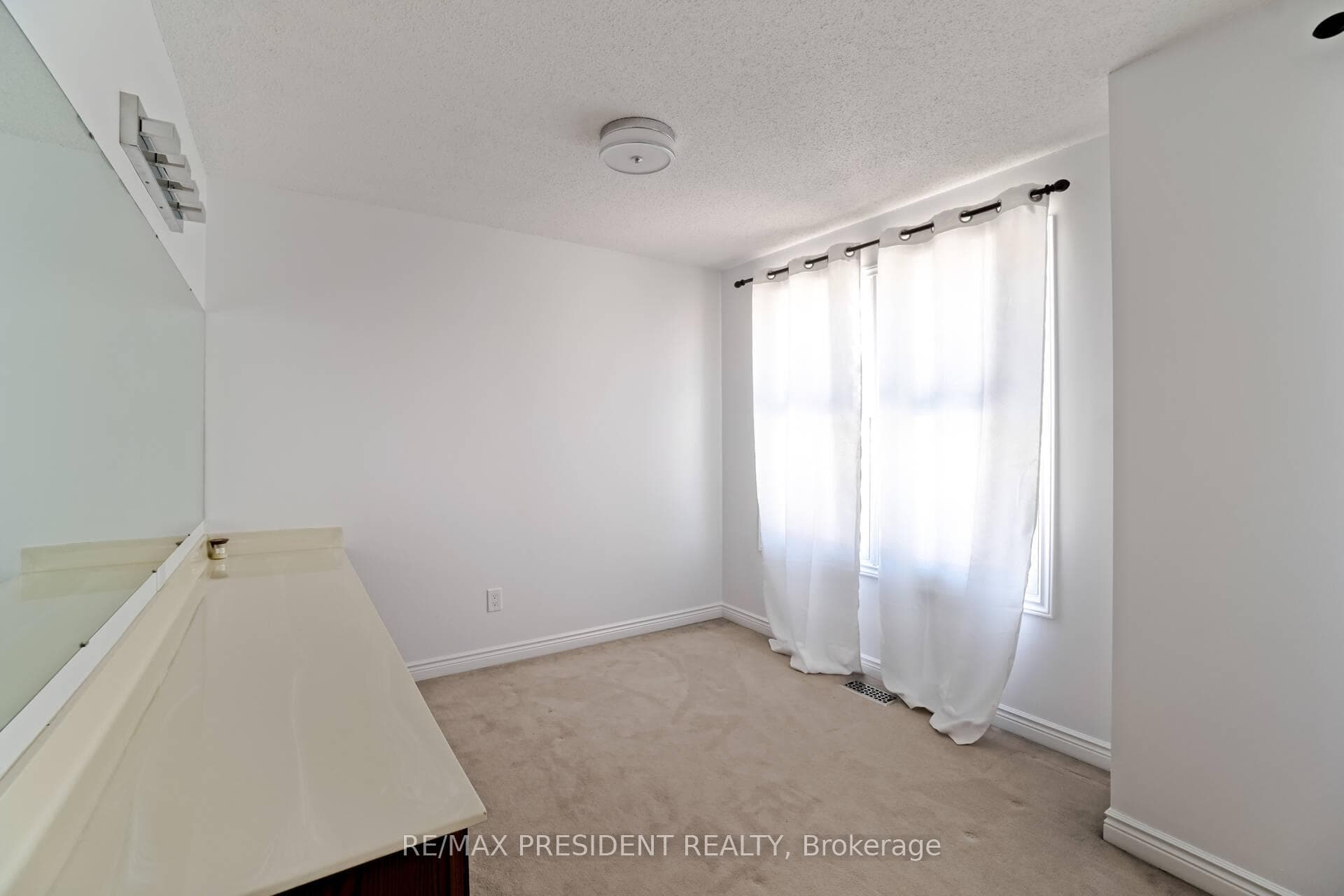 2 White Cliffe Drive photo 23