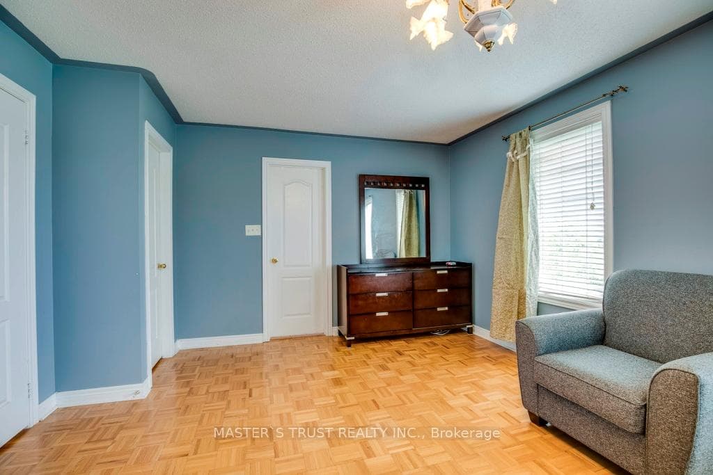 626 Society Crescent photo 18