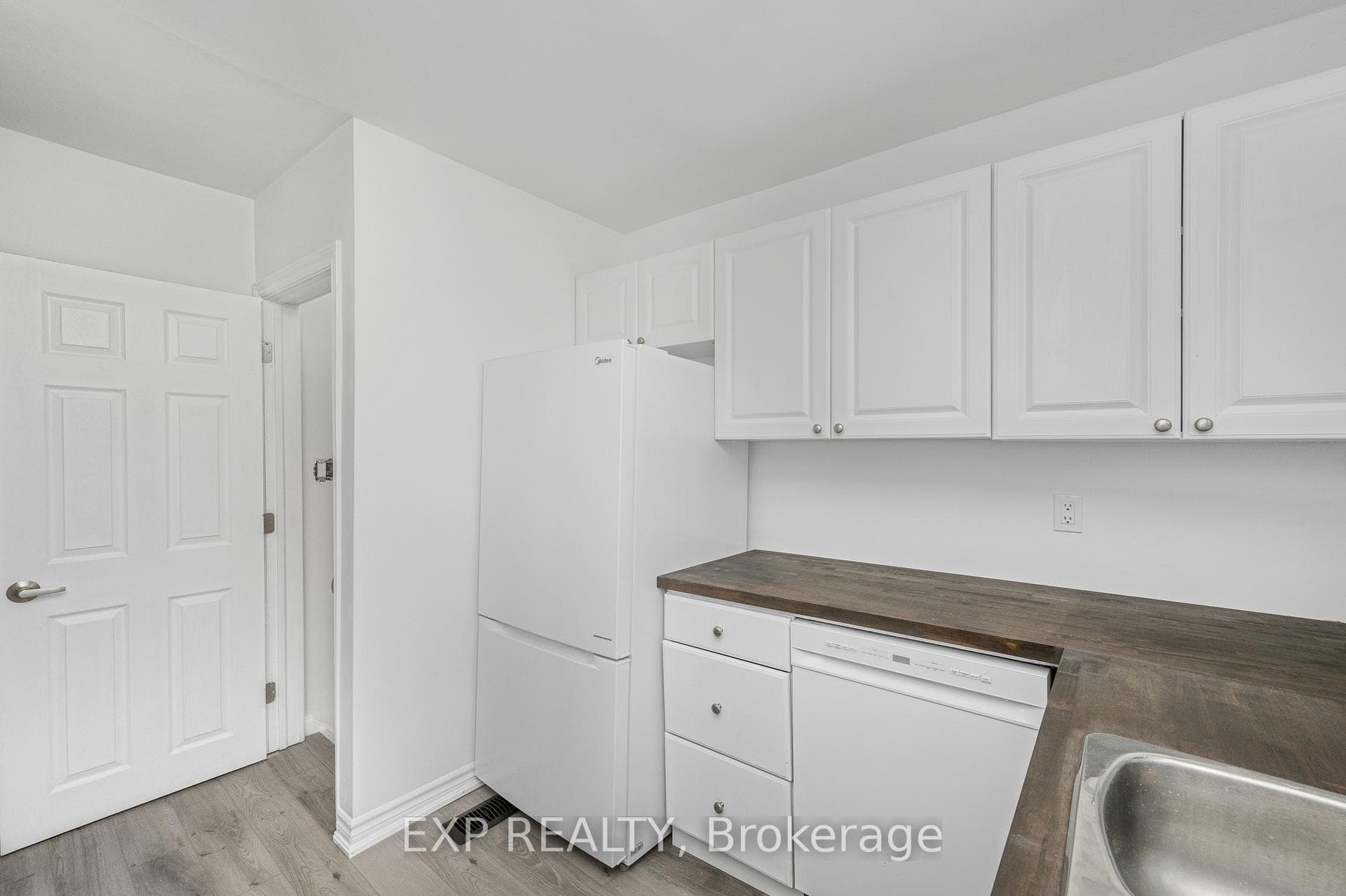 132 Heslop Road photo 17