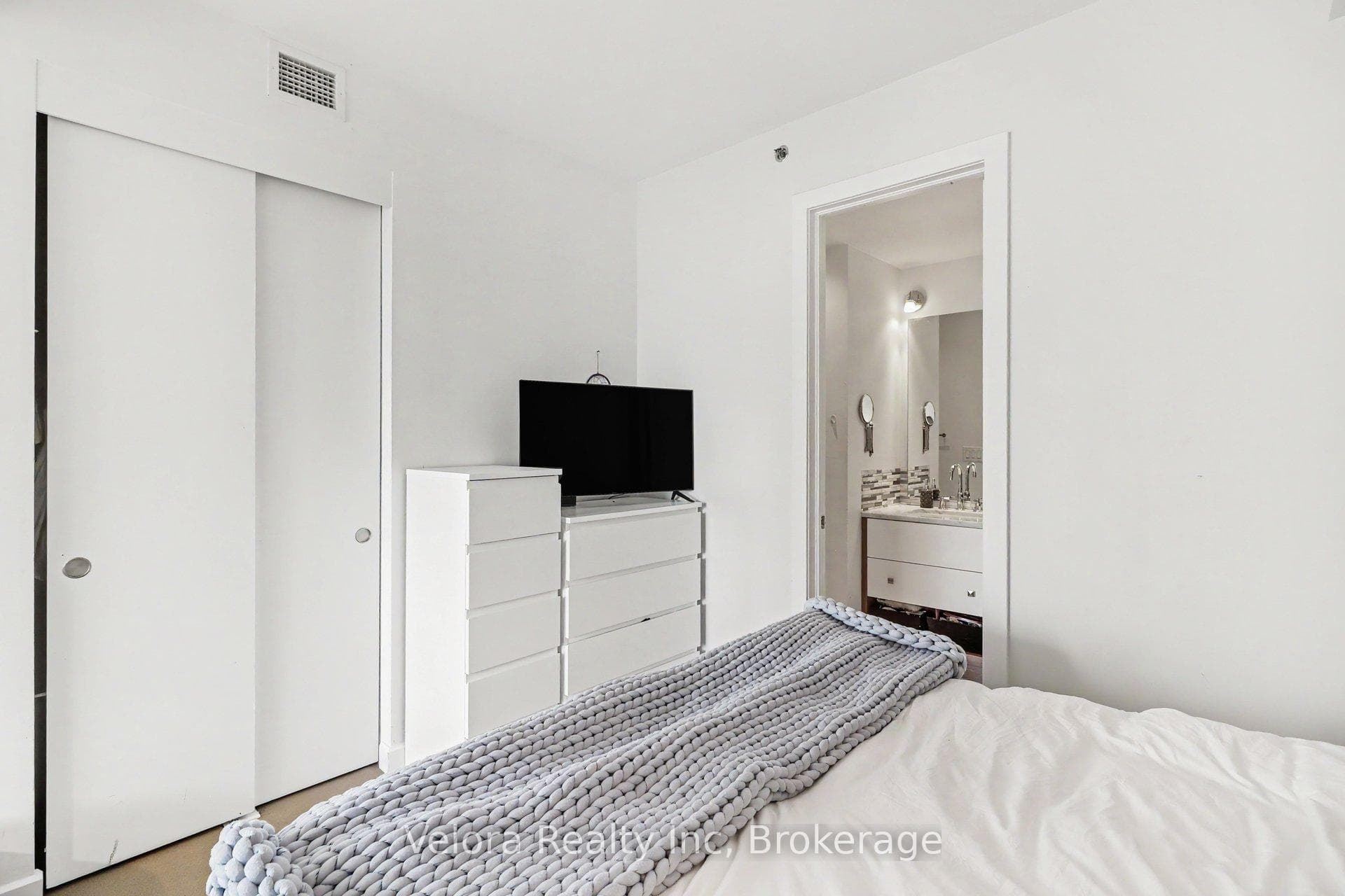 300 Lisgar Street Unit 1012 photo 16