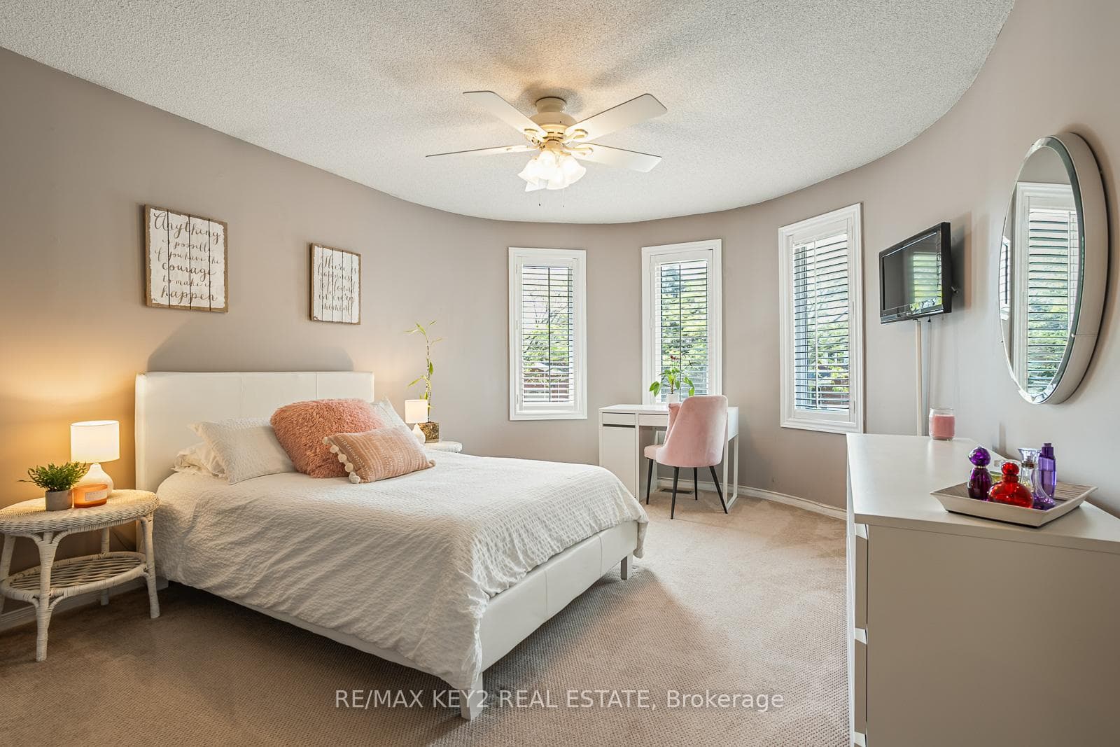 8 Mantell Crescent photo 29