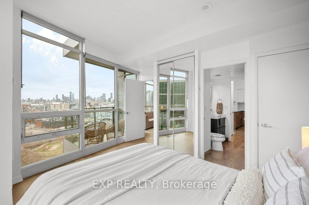 219 Fort York Boulevard Unit 2902 photo 32