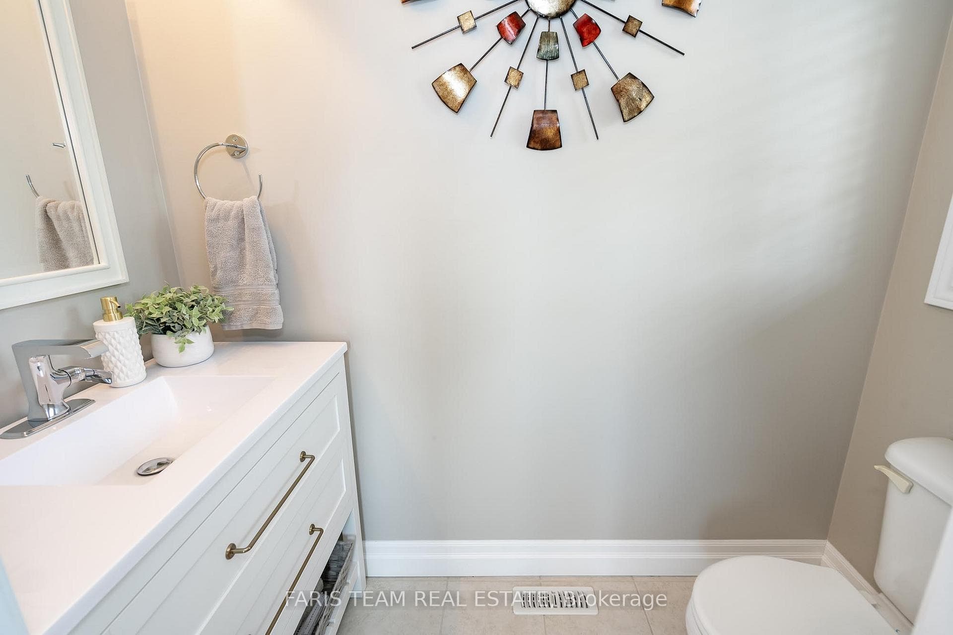 257 Kozlov Street photo 15