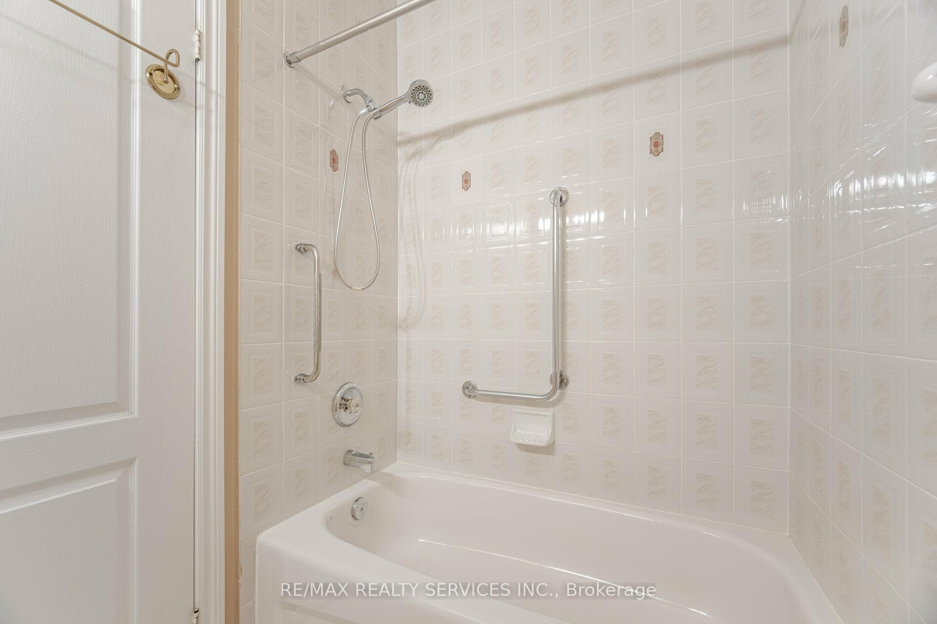 9 Ferndown Crescent photo 22