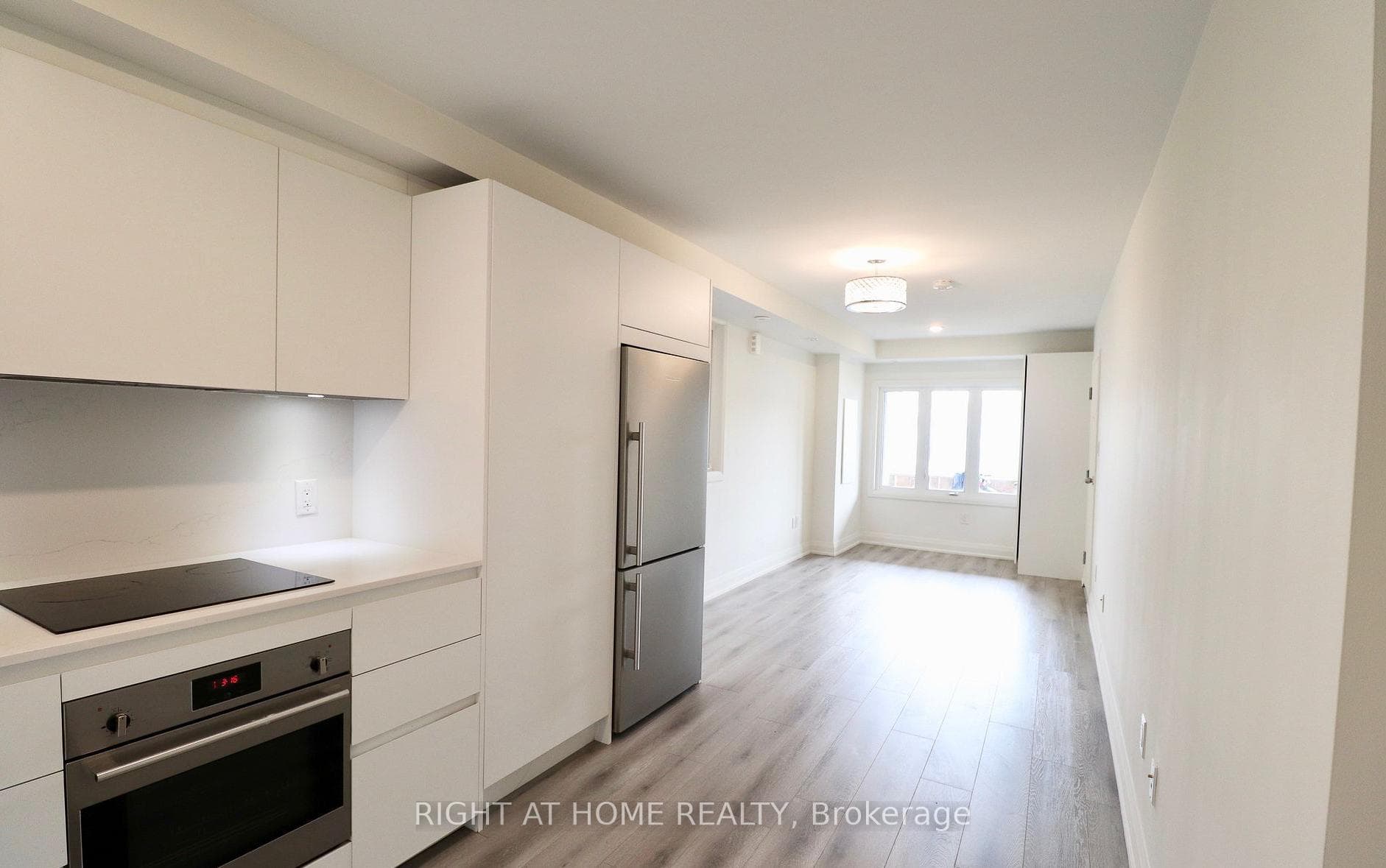 676 Coxwell Avenue Unit Main photo 2