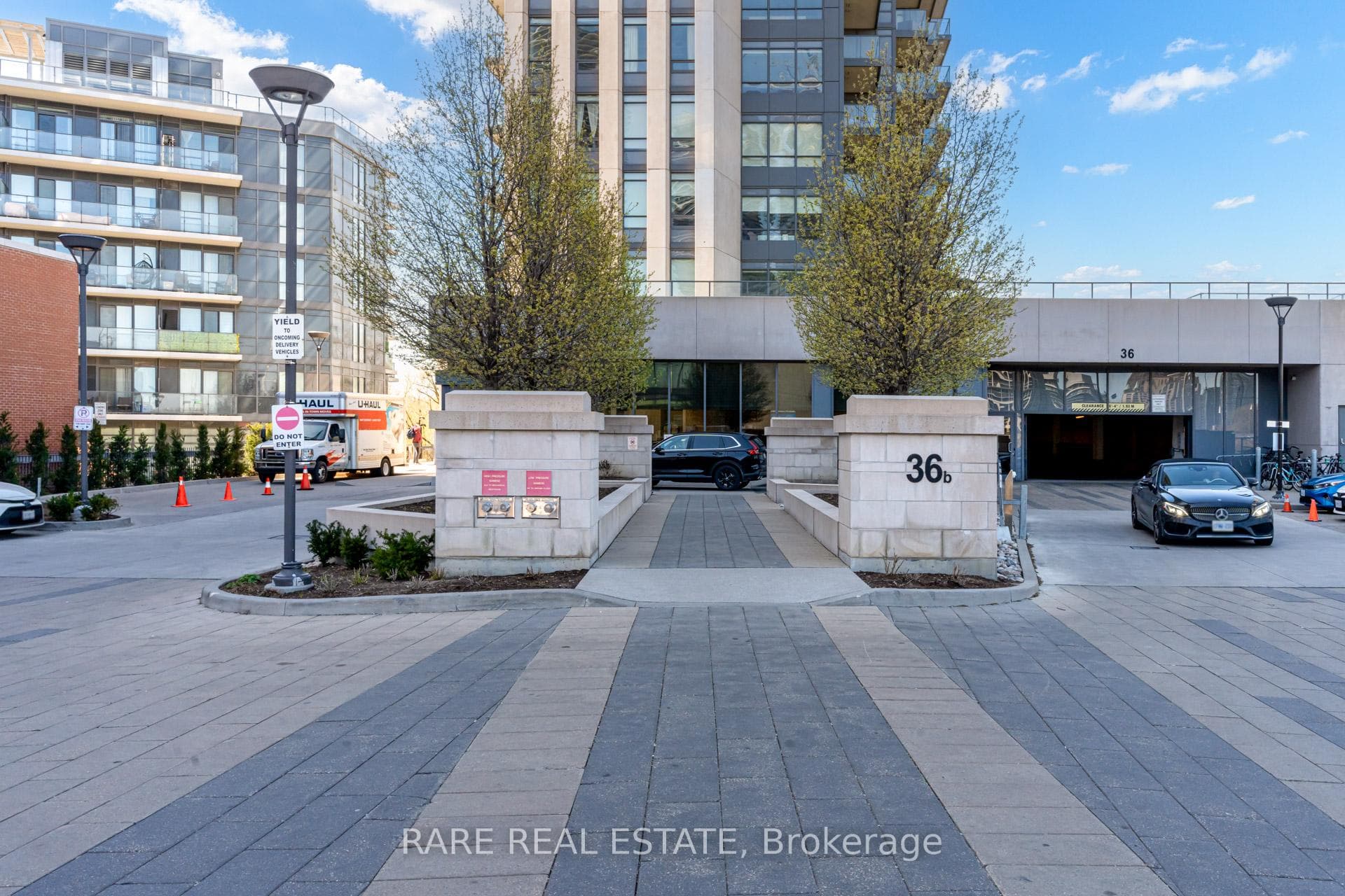 36 Park Lawn Road Unit 810 photo 2