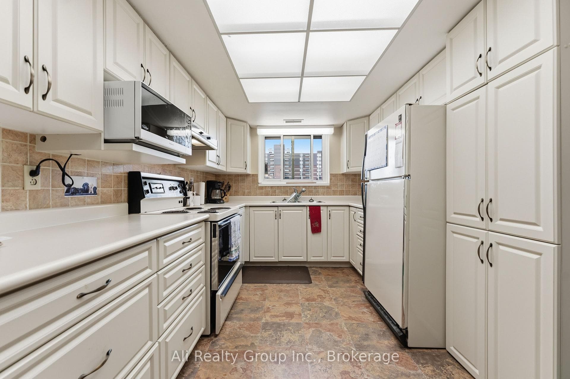 1705 Playfair Drive Unit 610 photo 13