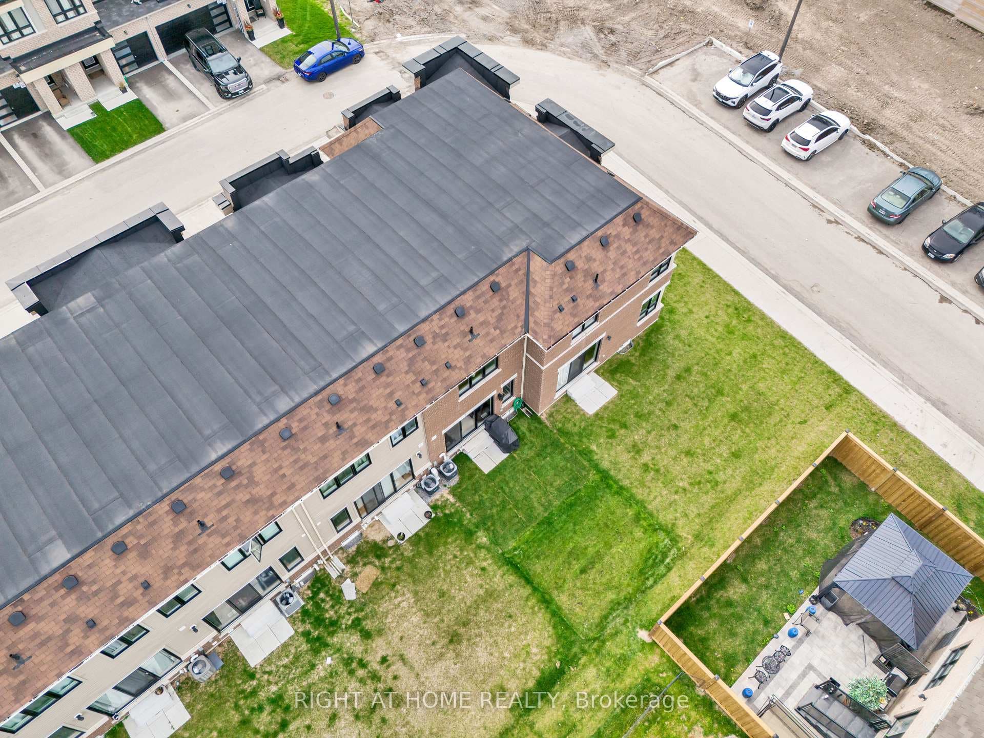43 Caspian Square photo 33