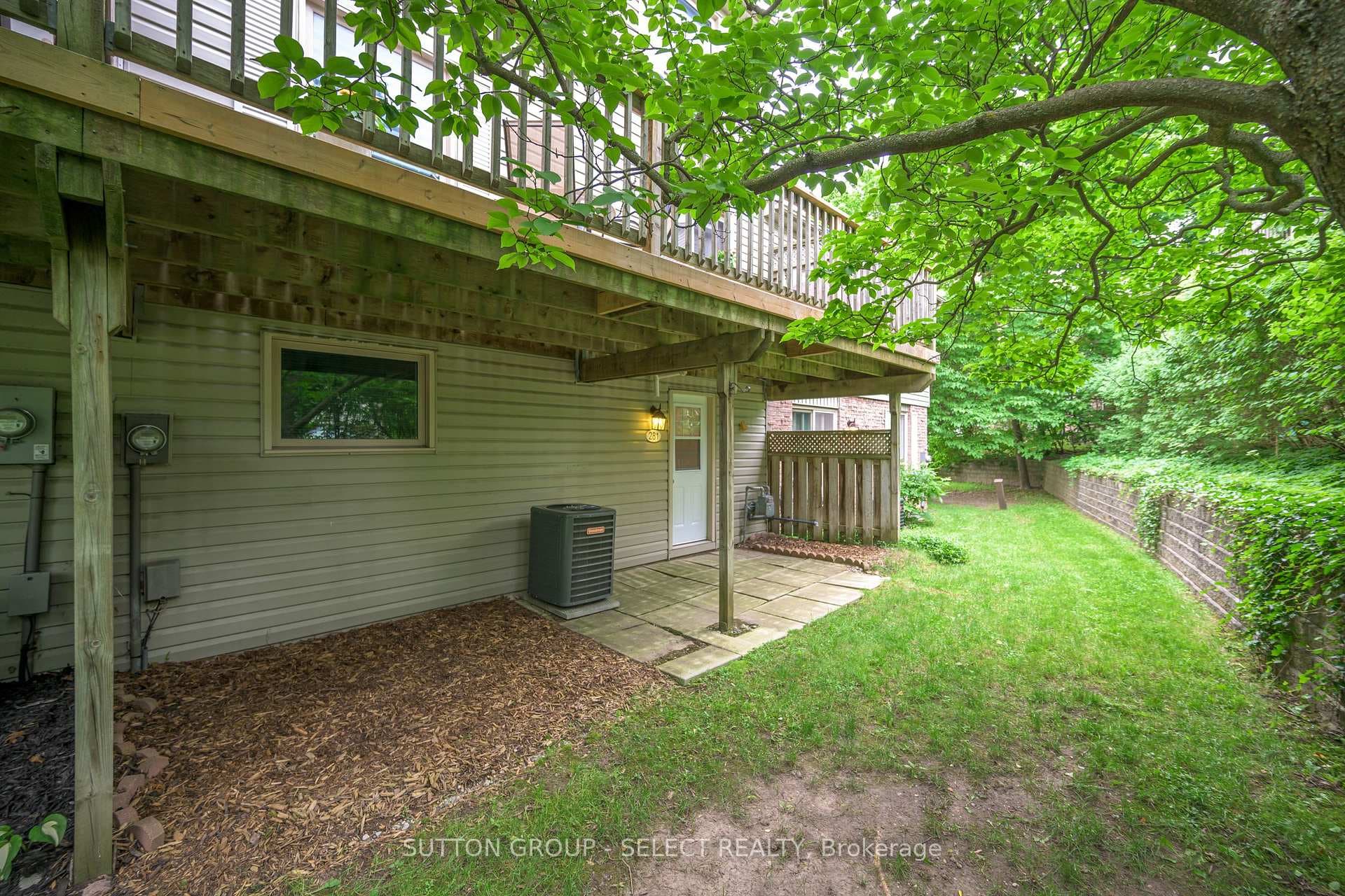 281 Everglade Crescent photo 32