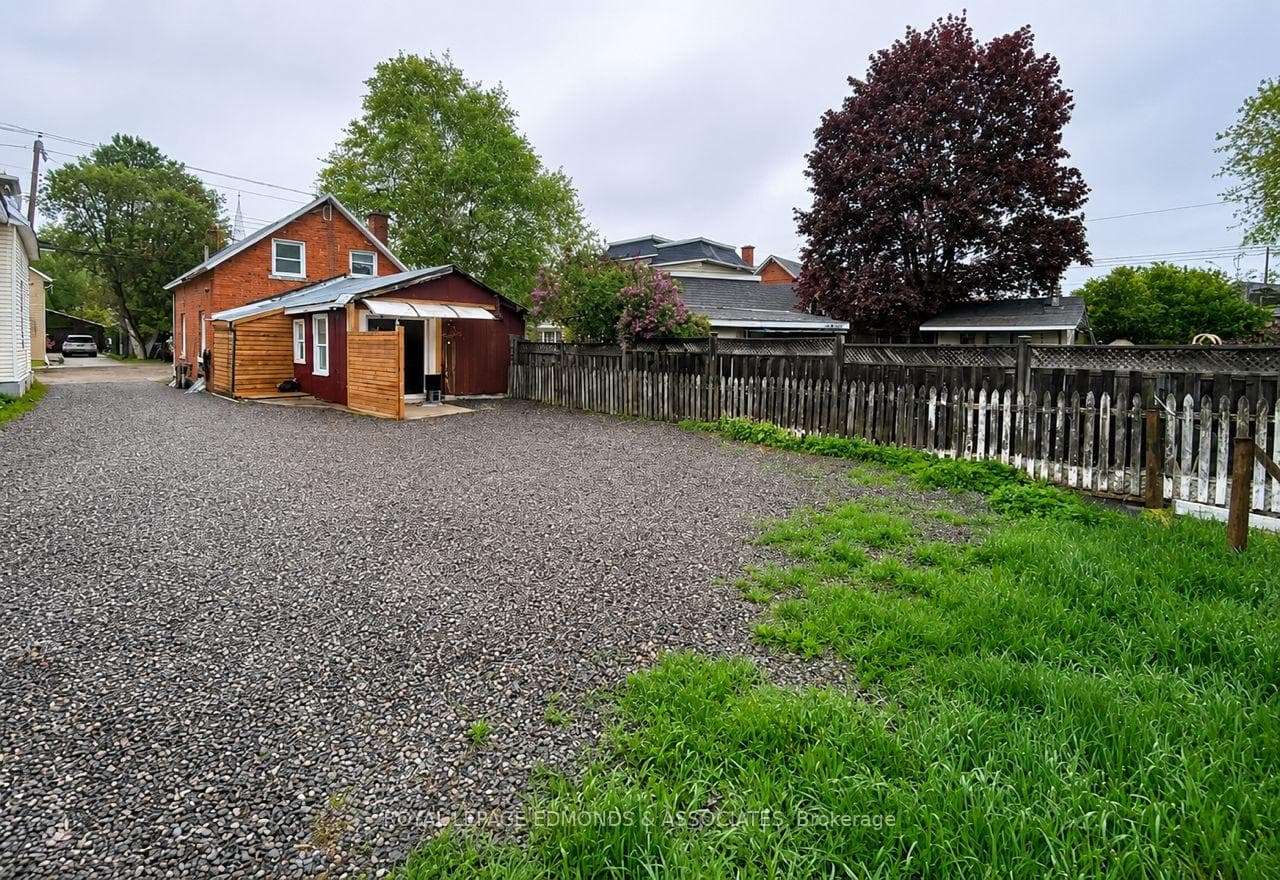 375 Christie Street photo 3