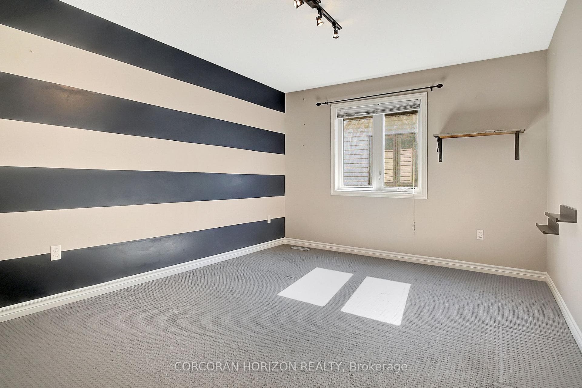 225 Carriage Way photo 31