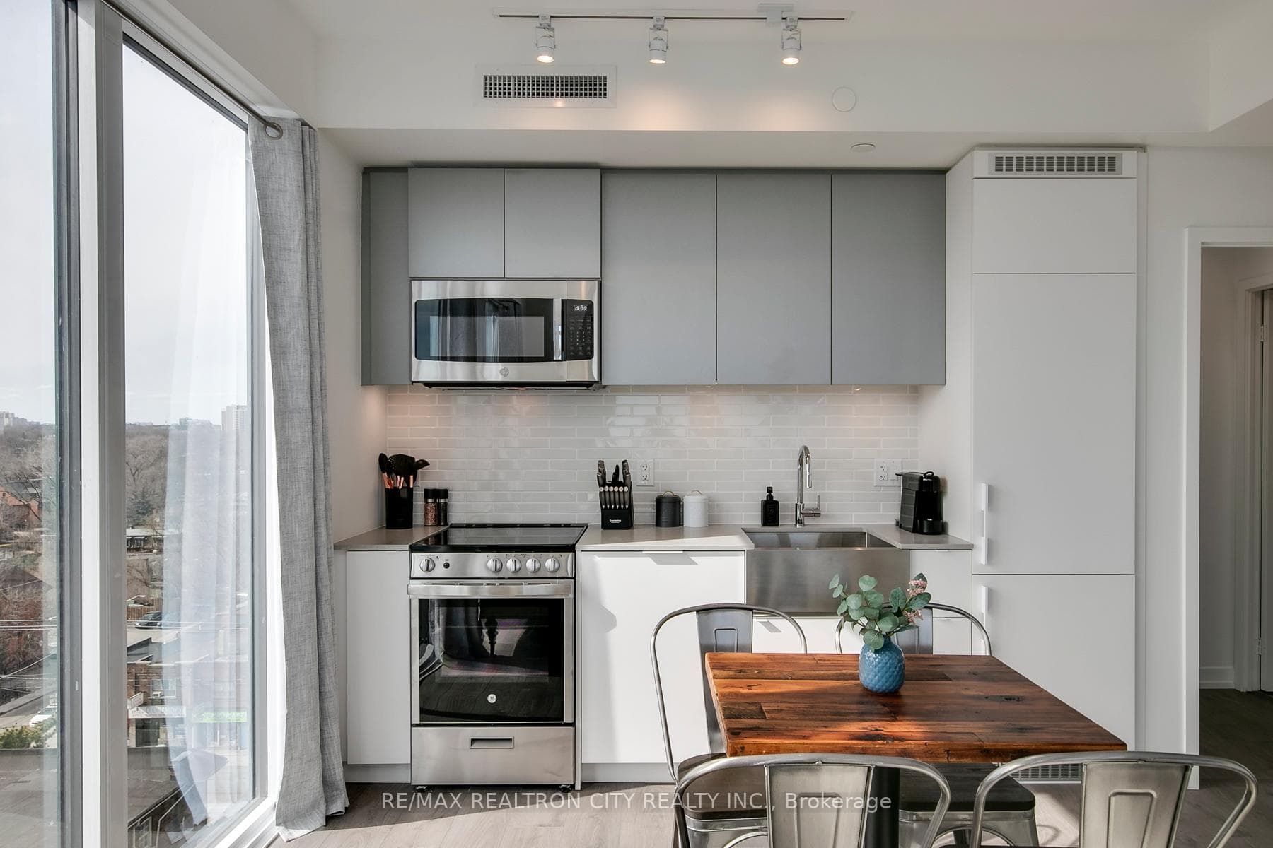 270 Dufferin Street Unit 808 photo 15