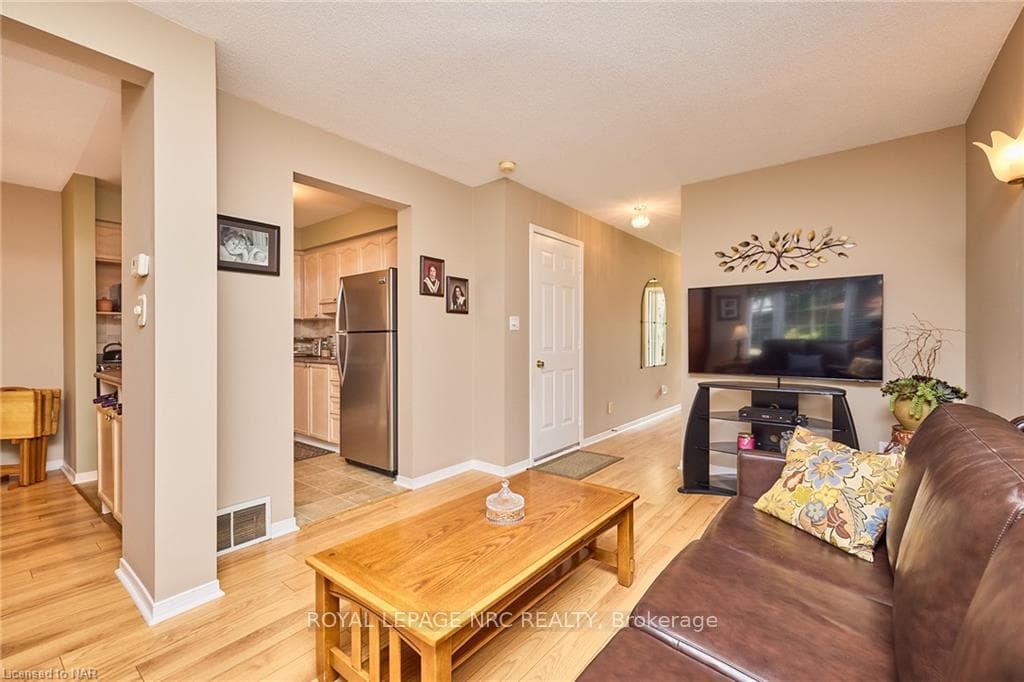 102 Woodside Square photo 14