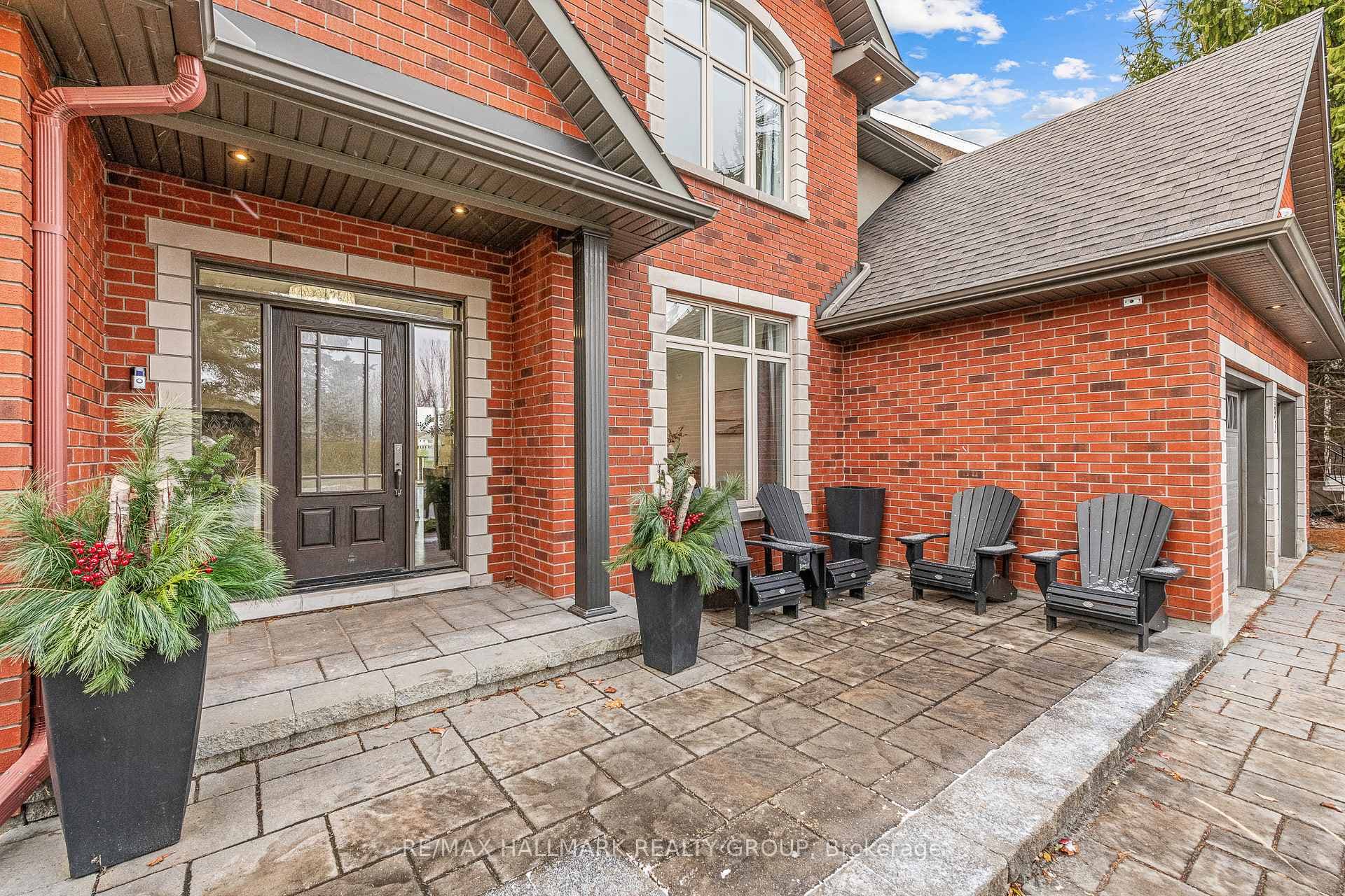 91 Shaughnessy Crescent photo 2