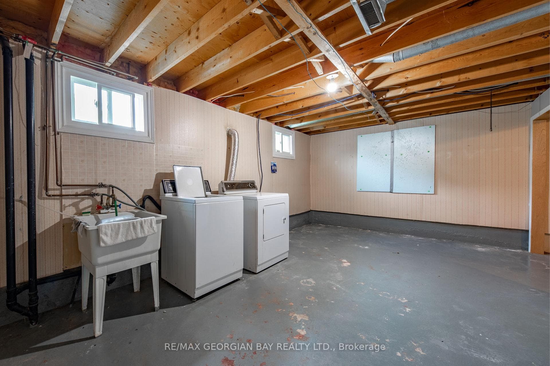 1004 Glen Bogie Crescent photo 29