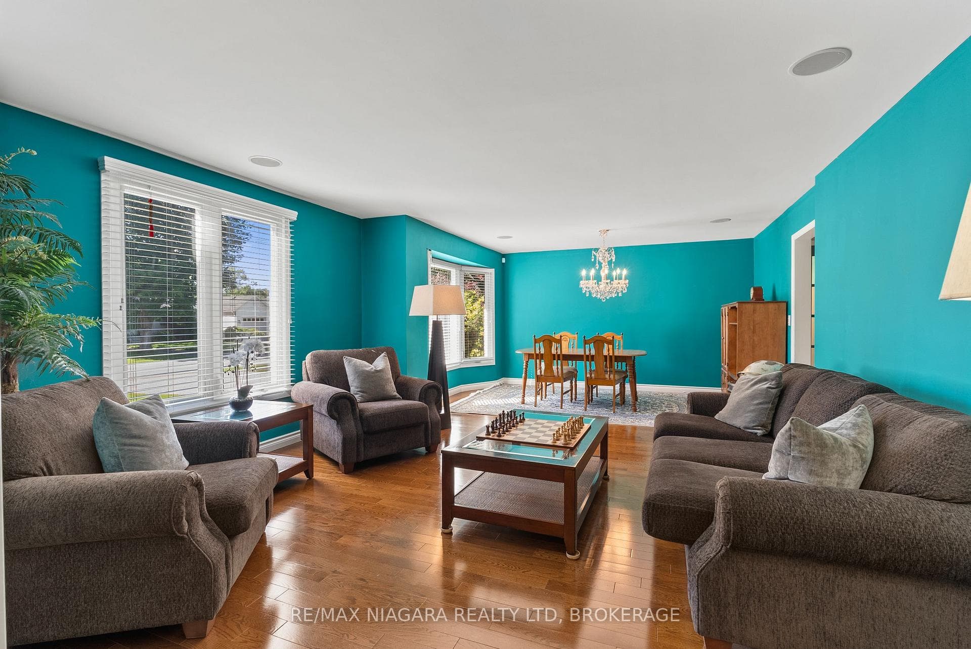 360 DORCHESTER Street photo 10